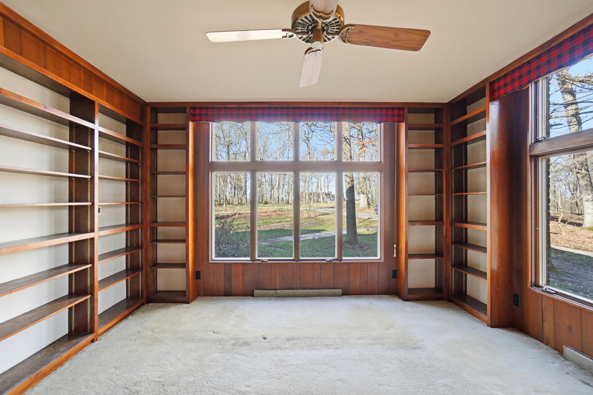 2438 Signal Hill Road, Springfield, Ohio 45504