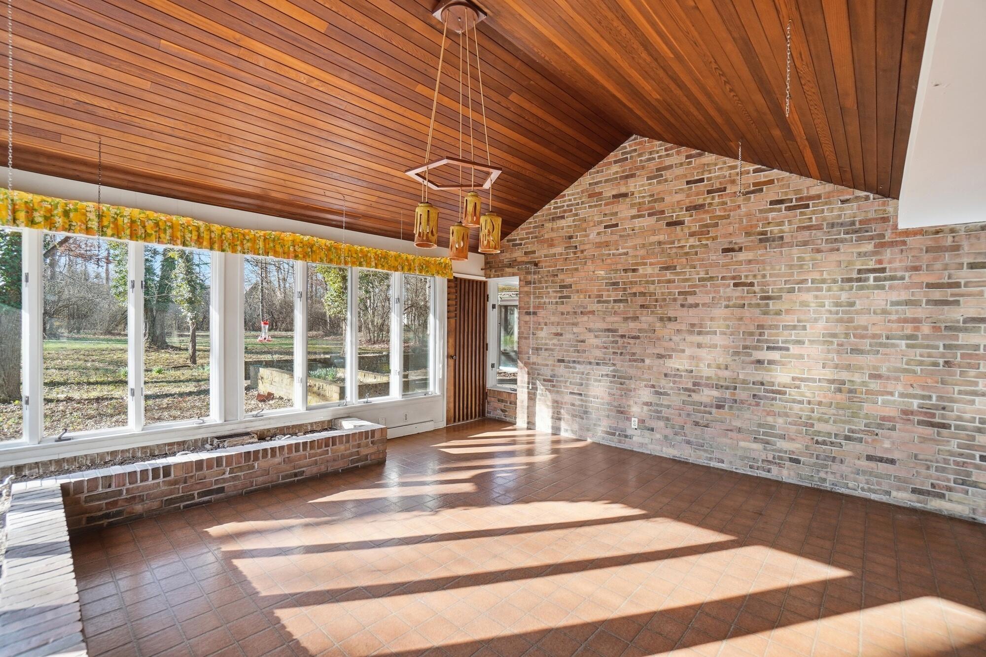 2438 Signal Hill Road, Springfield, Ohio 45504