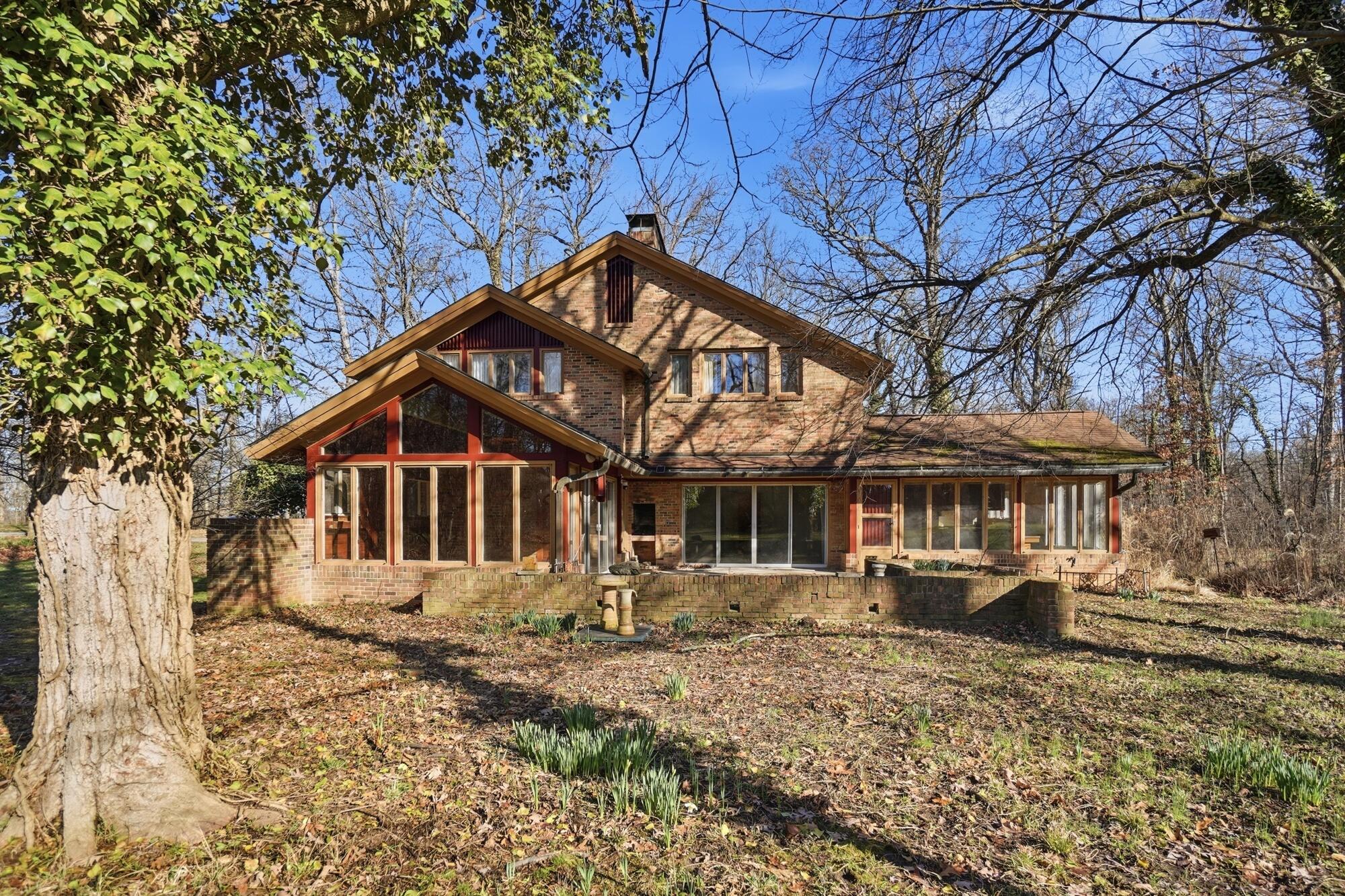 2438 Signal Hill Road, Springfield, Ohio 45504