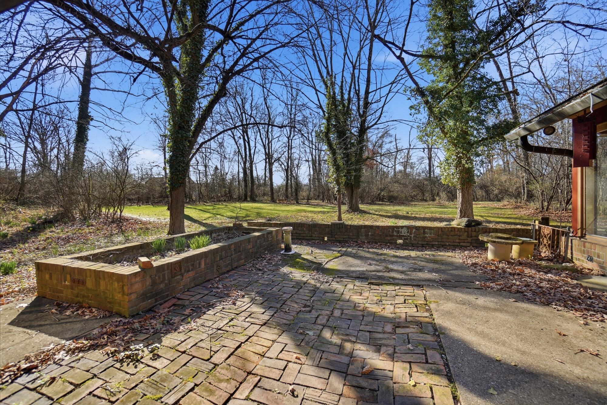 2438 Signal Hill Road, Springfield, Ohio 45504