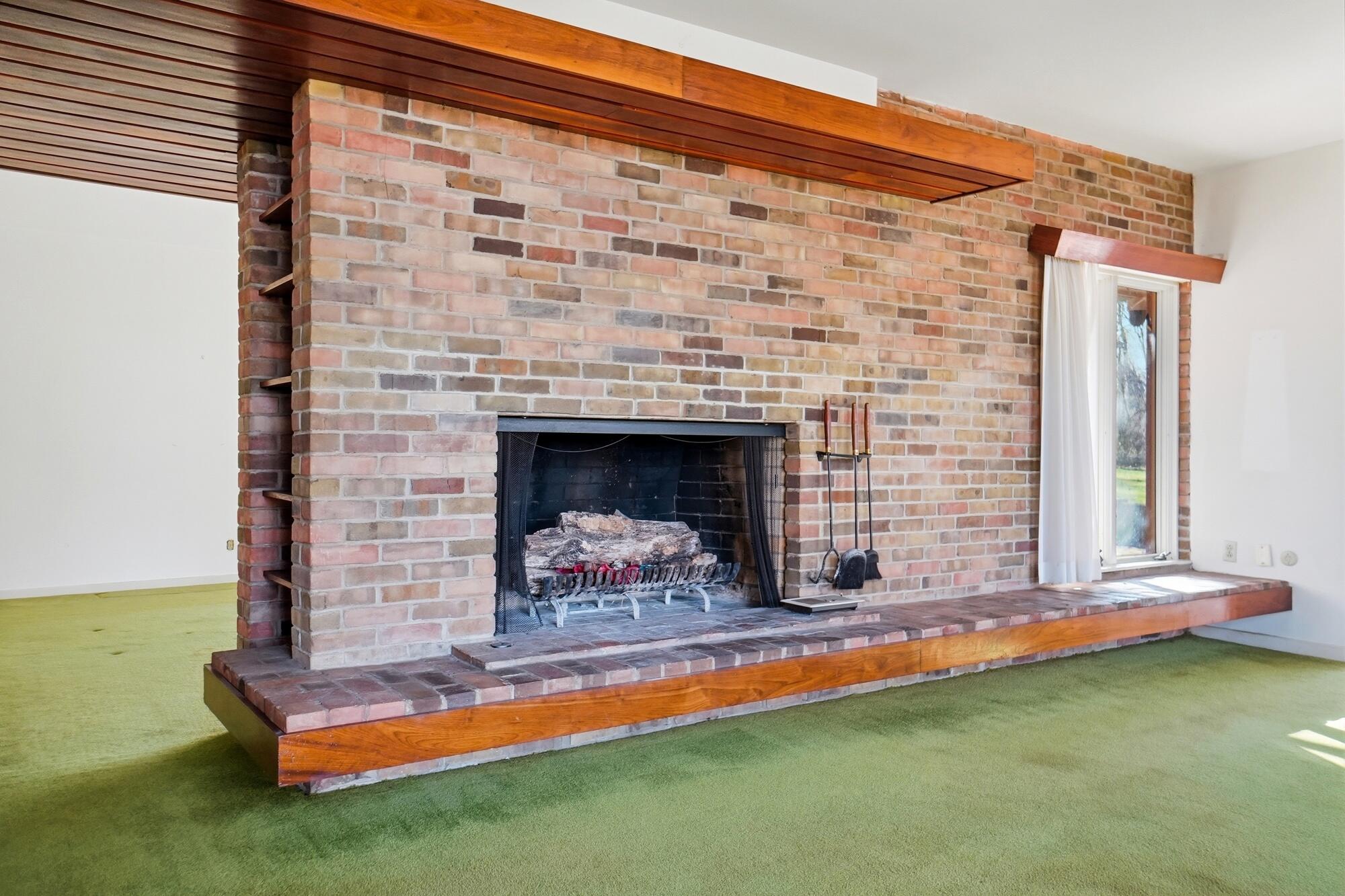 2438 Signal Hill Road, Springfield, Ohio 45504