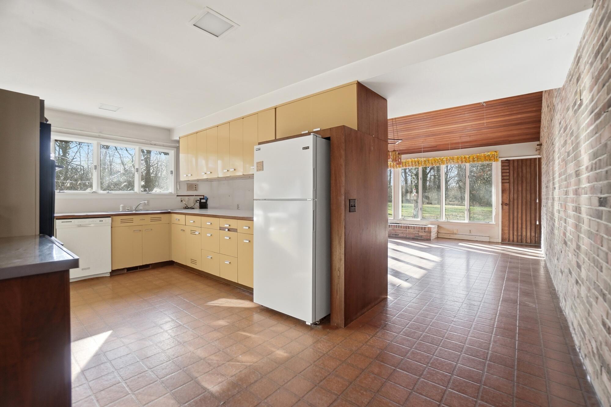 2438 Signal Hill Road, Springfield, Ohio 45504