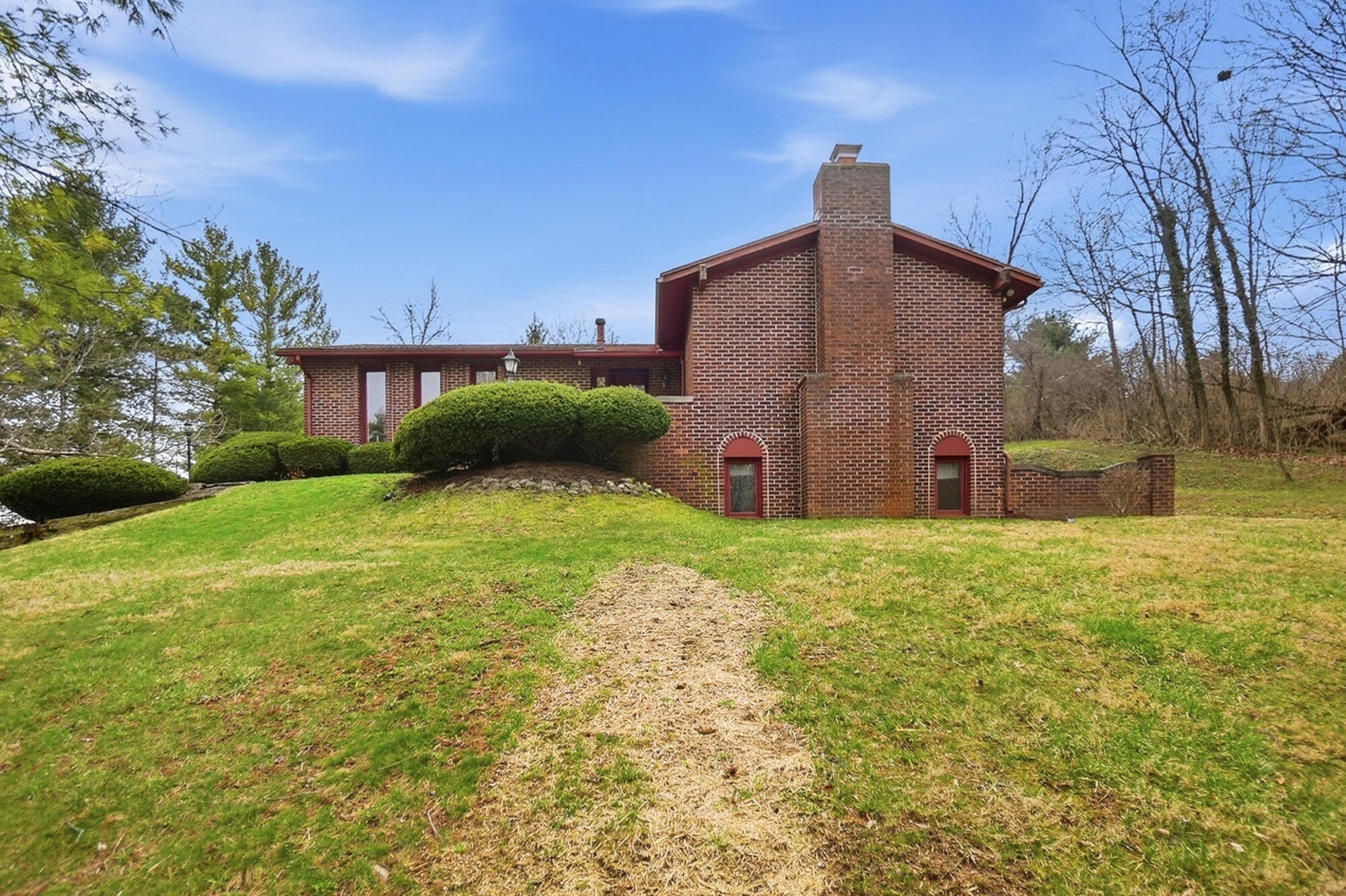 3831 Crescent Hill Road, Springfield, Ohio 45502