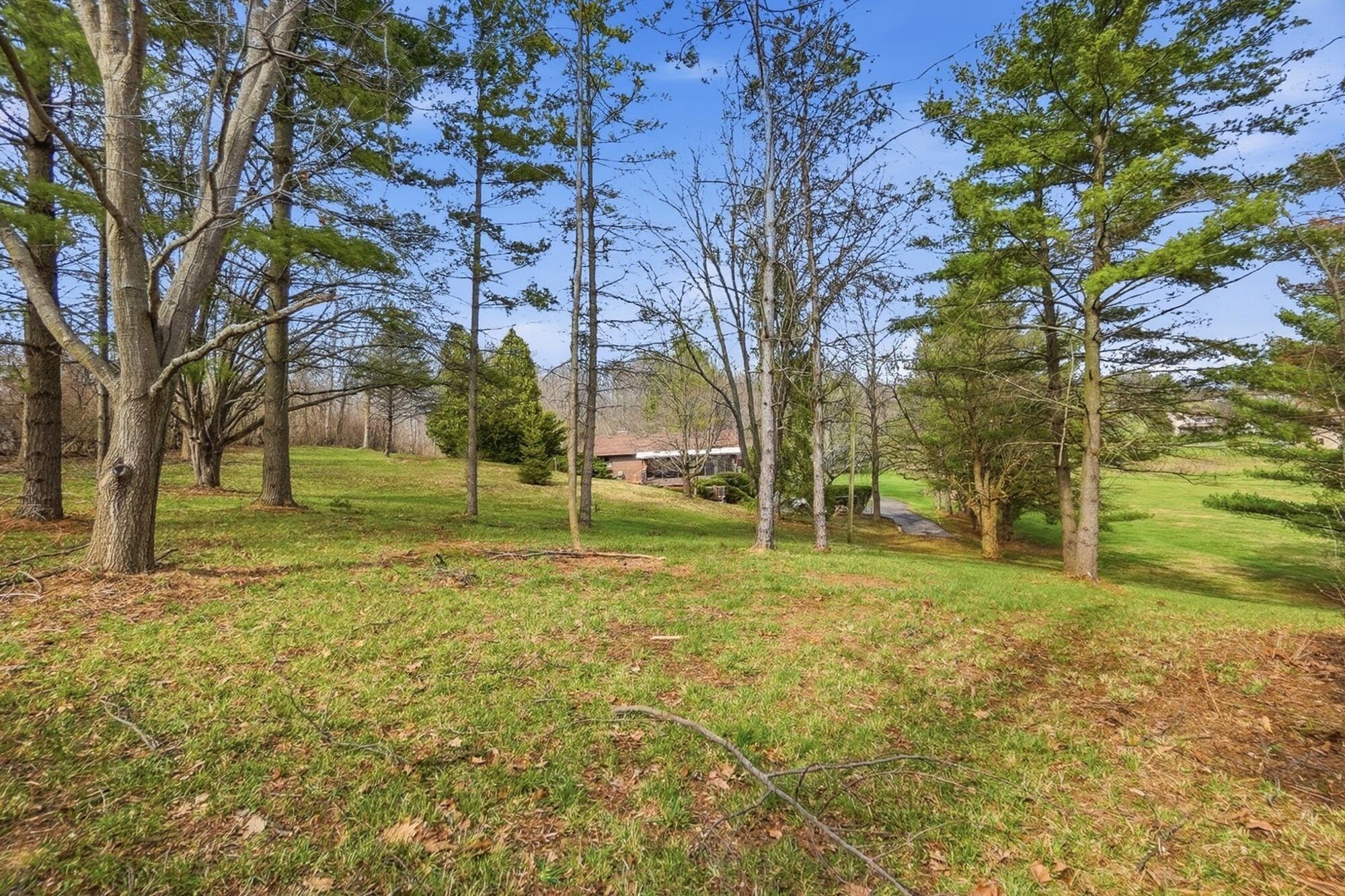 3831 Crescent Hill Road, Springfield, Ohio 45502