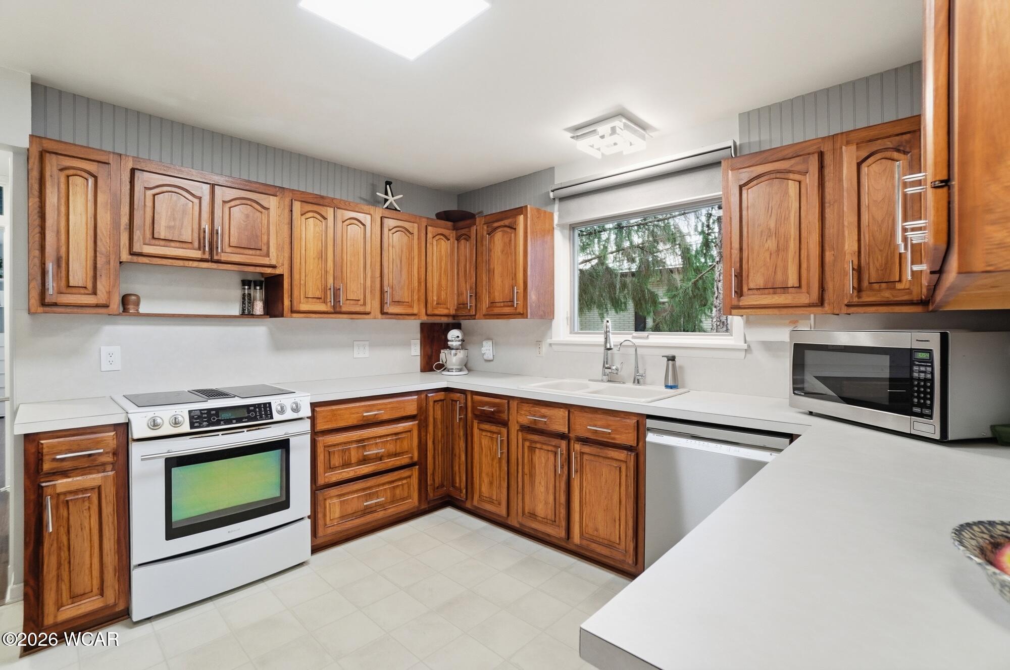 166 Sunset Drive, Bluffton, Ohio