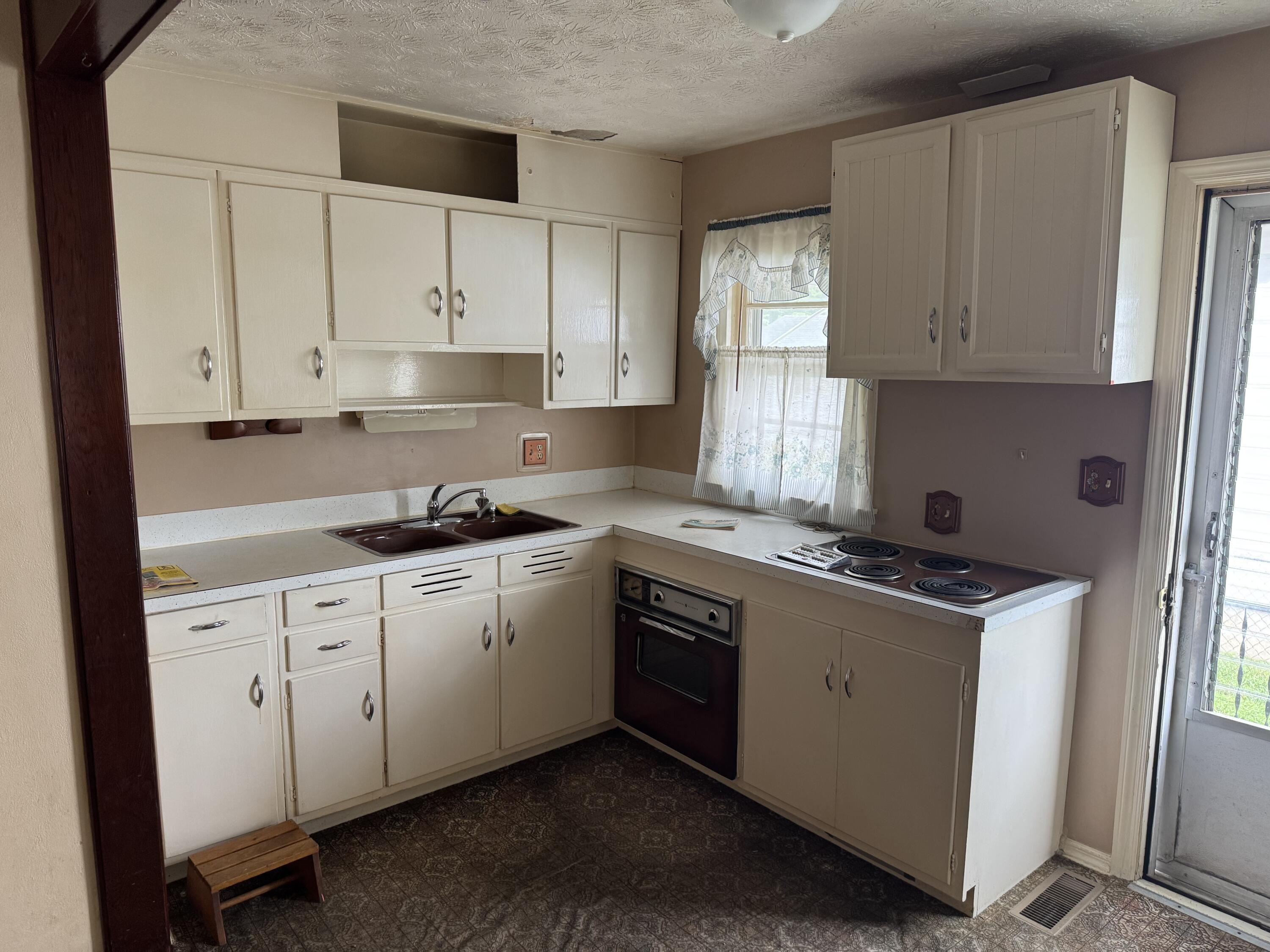 1979 Kenton Street, Springfield, Ohio 45505