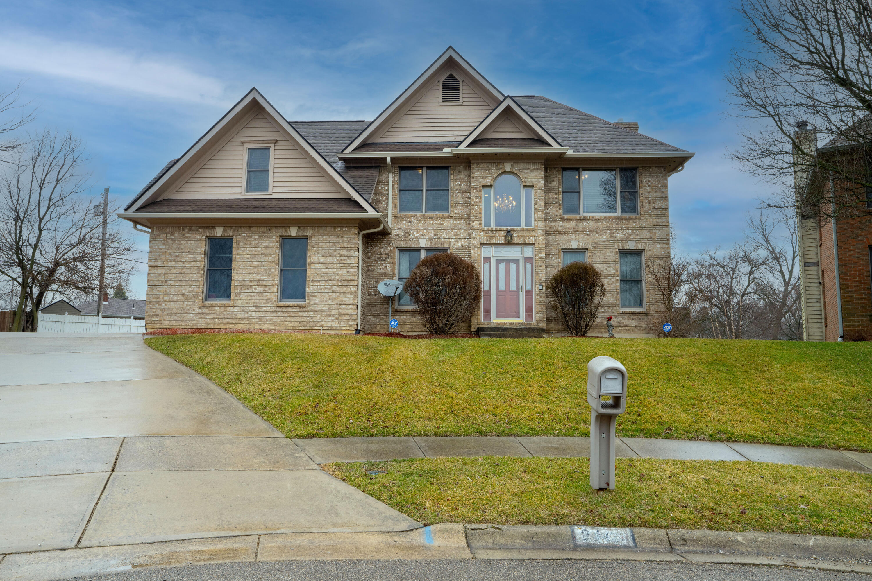 2442 Greystone Lane, Springfield, Ohio 45503