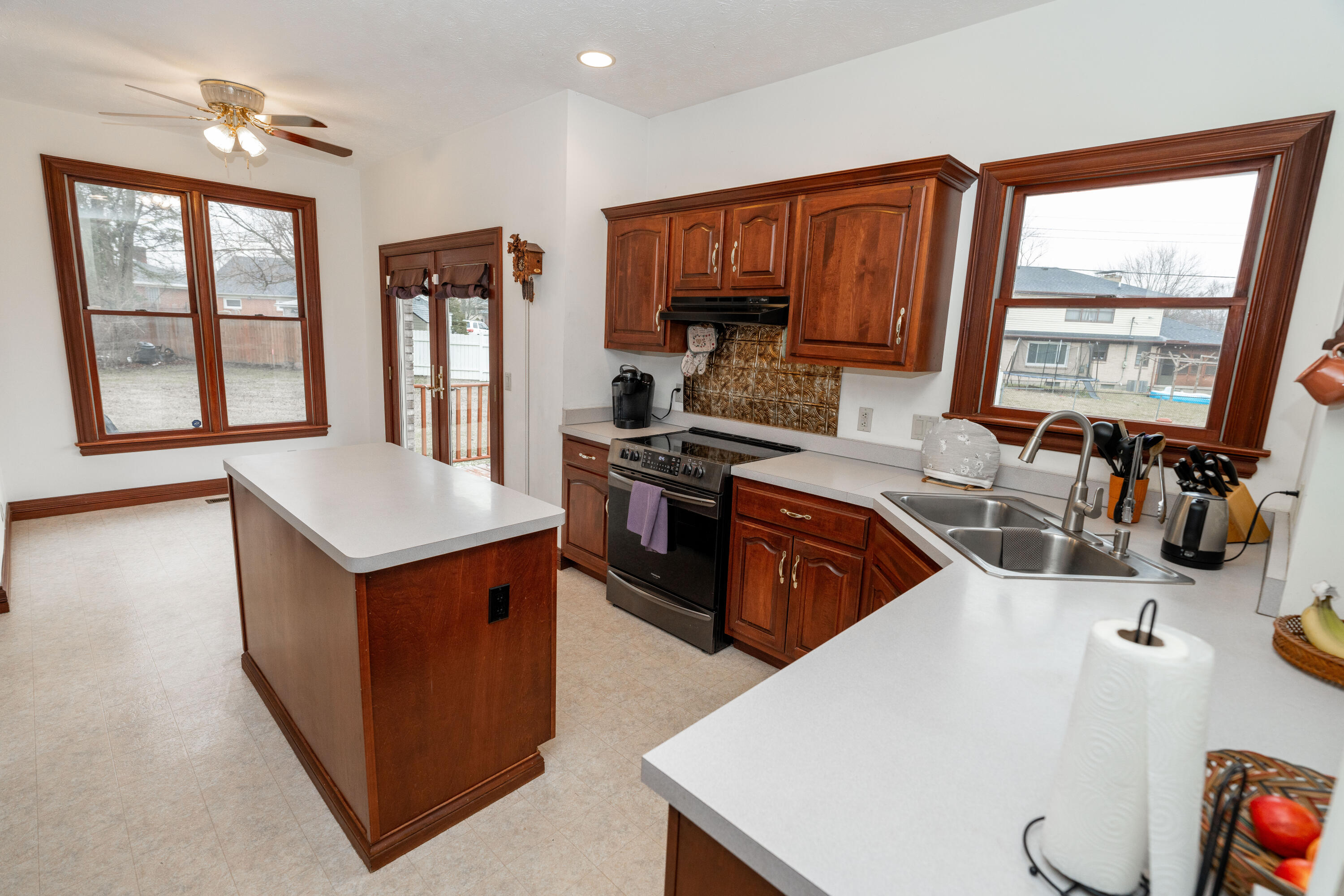 2442 Greystone Lane, Springfield, Ohio 45503