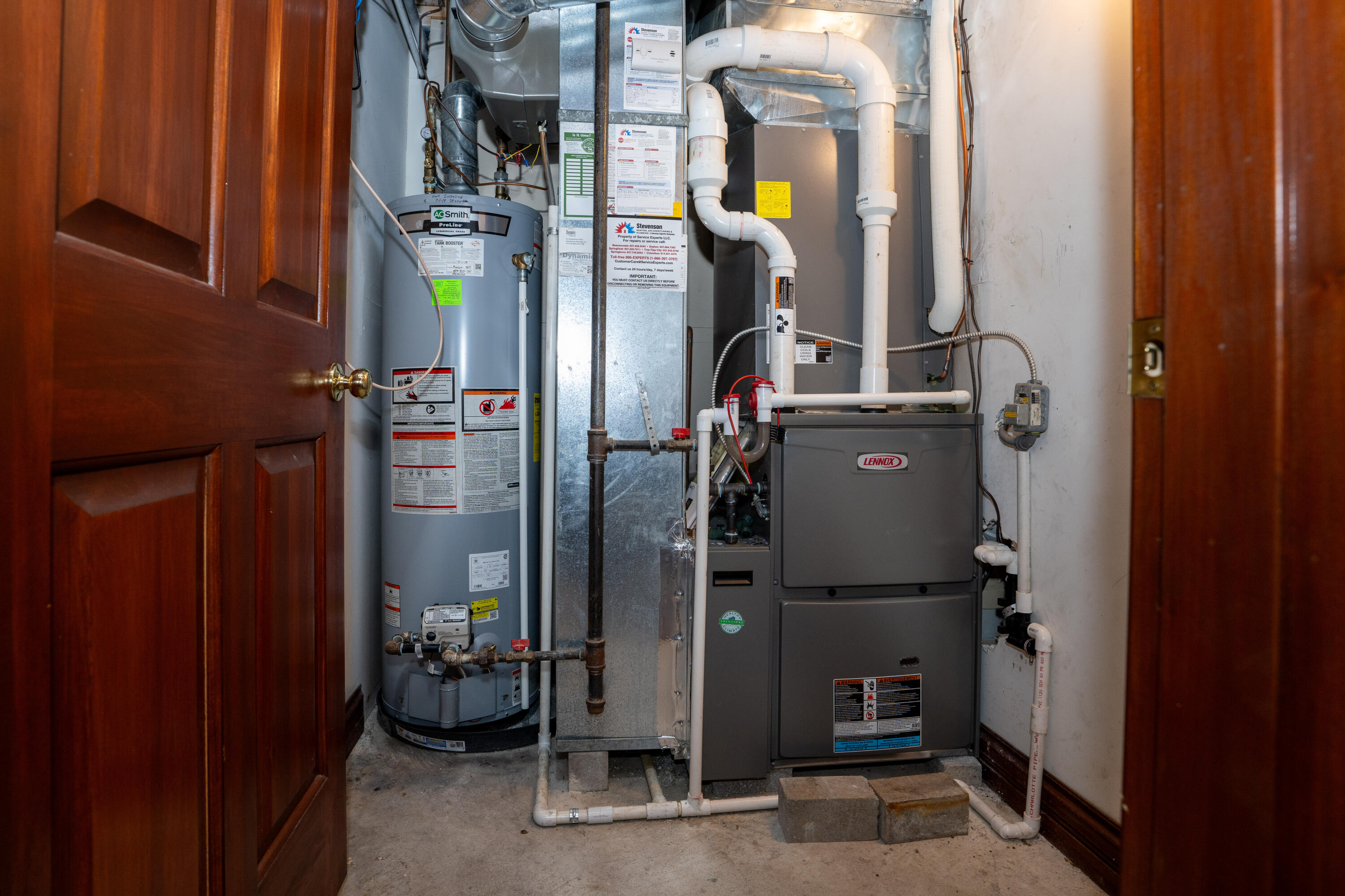 2442 Greystone Lane, Springfield, Ohio 45503