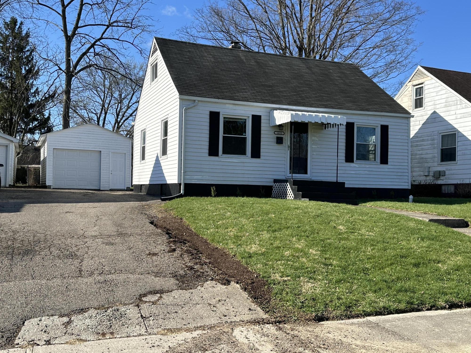 1633 Sweetbriar Lane, Springfield, Ohio 45505