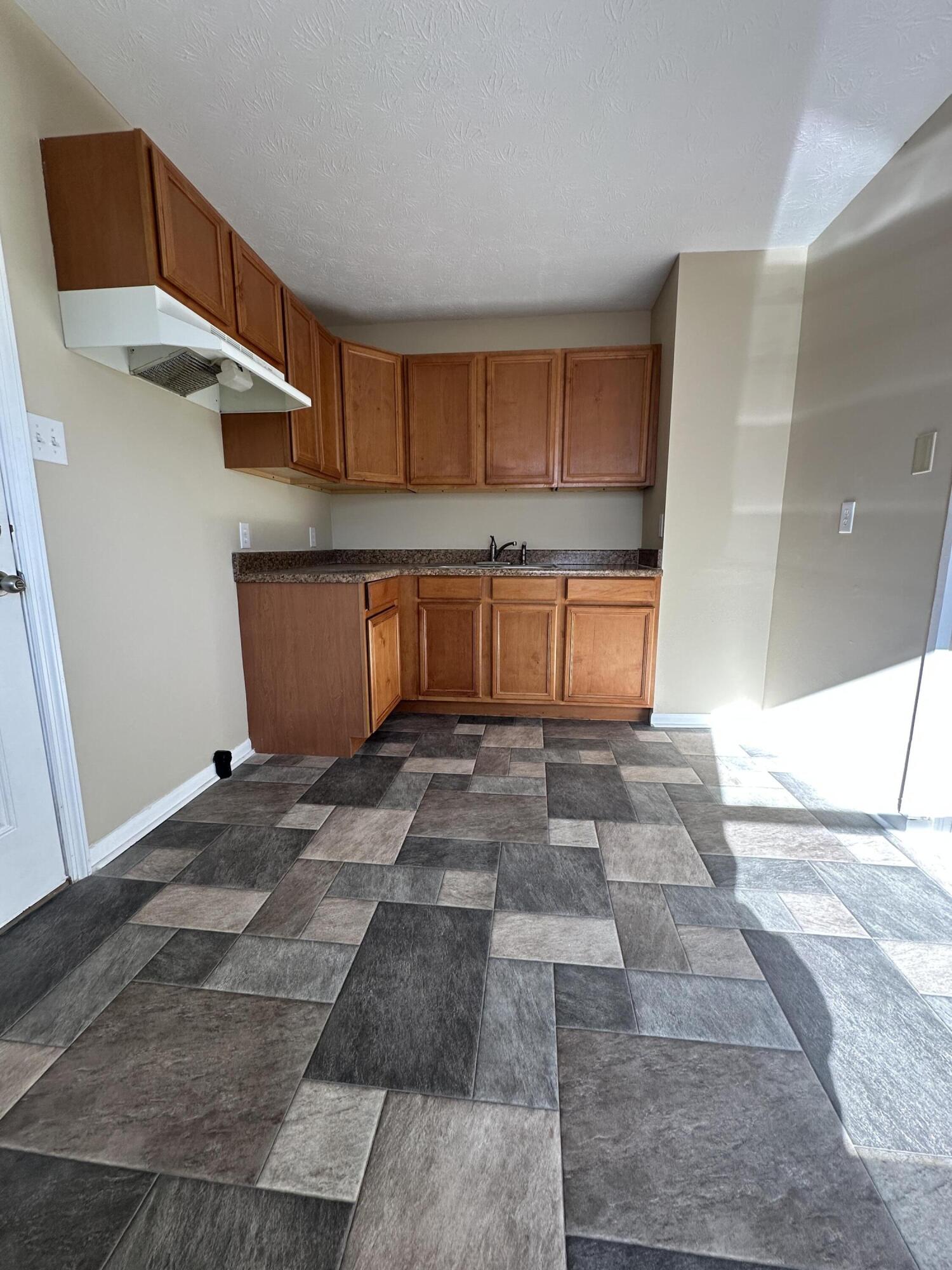 1633 Sweetbriar Lane, Springfield, Ohio 45505