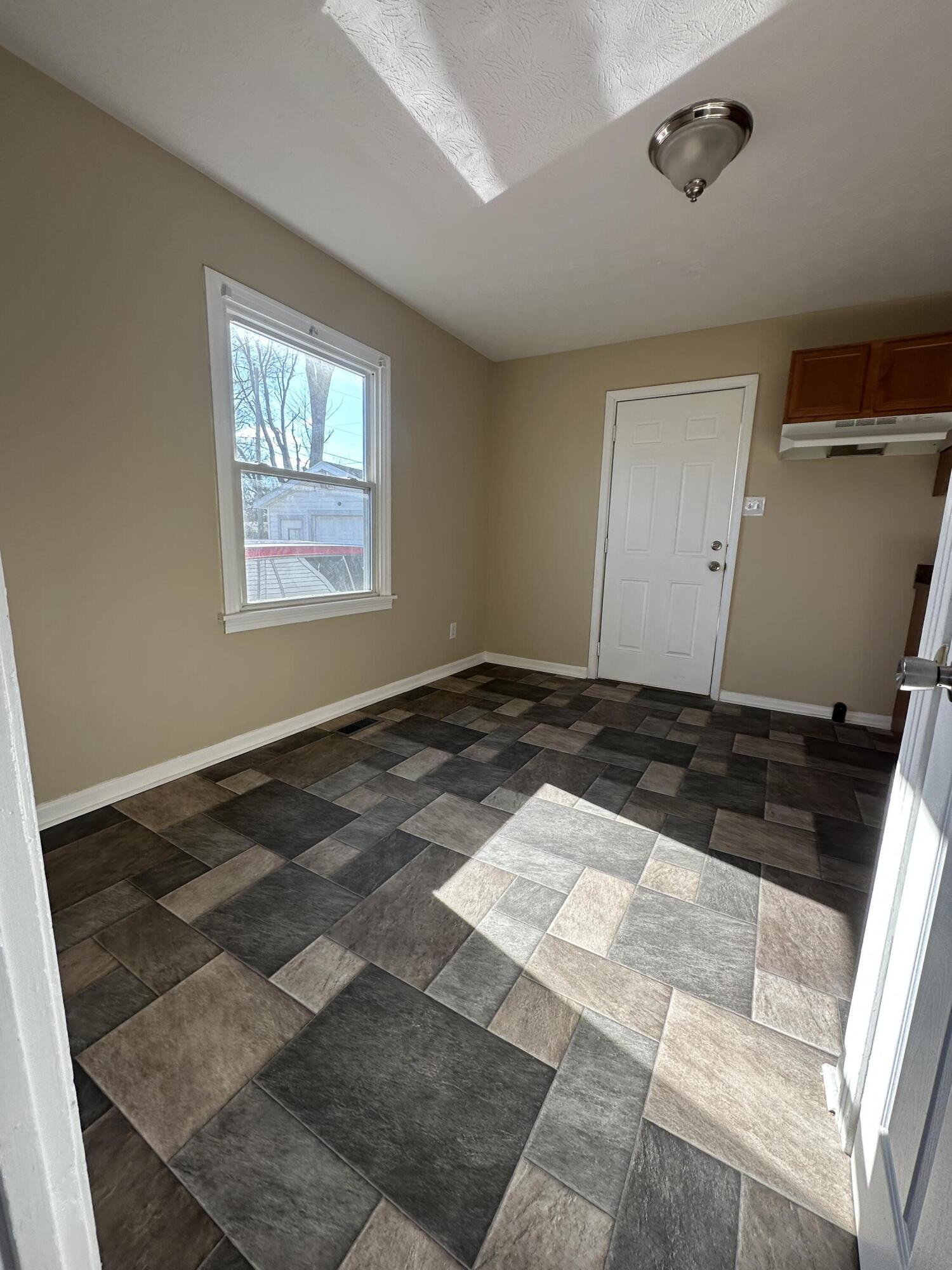 1633 Sweetbriar Lane, Springfield, Ohio 45505