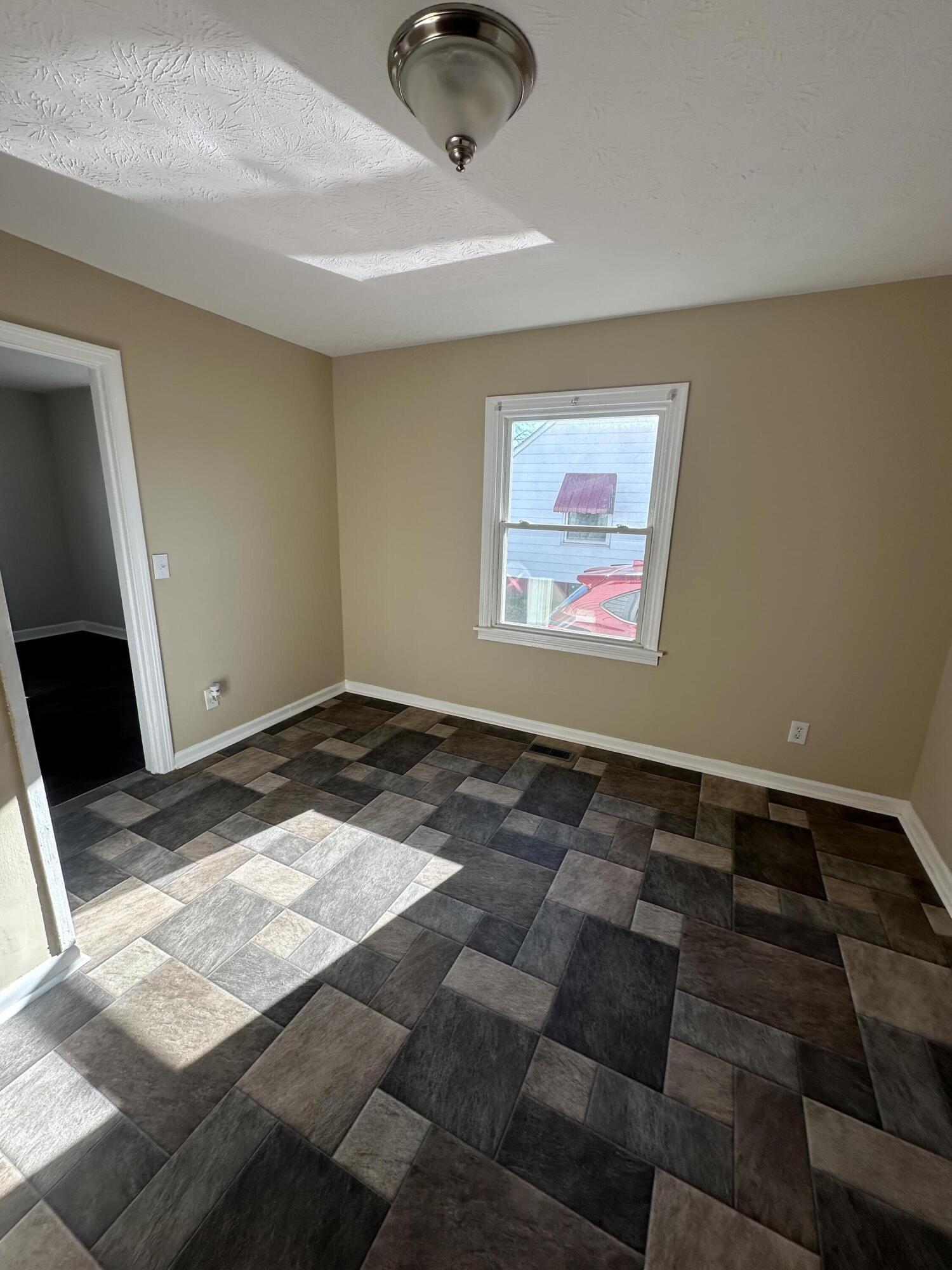 1633 Sweetbriar Lane, Springfield, Ohio 45505