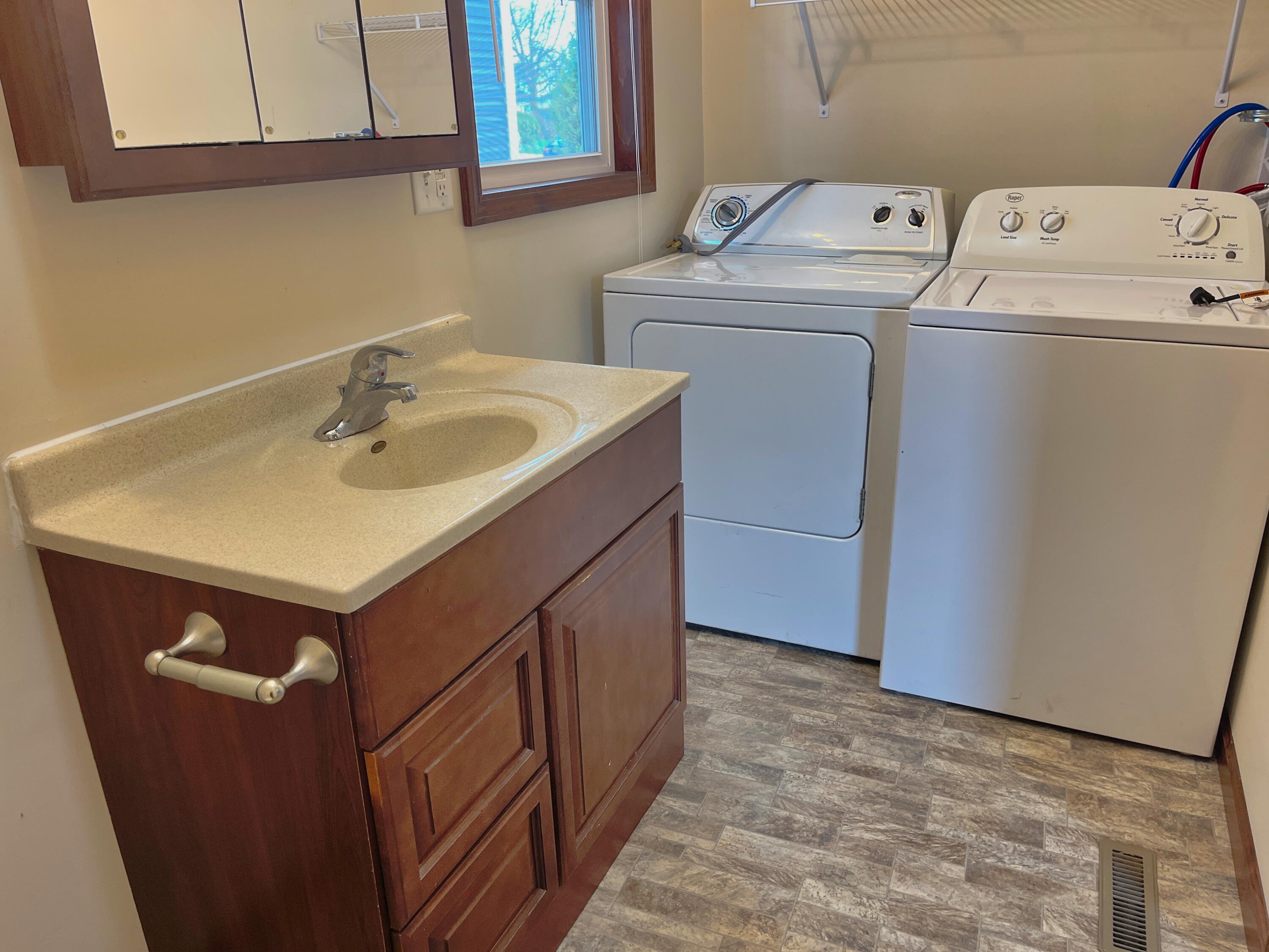 11 Water Street, Wapakoneta, Ohio 45895