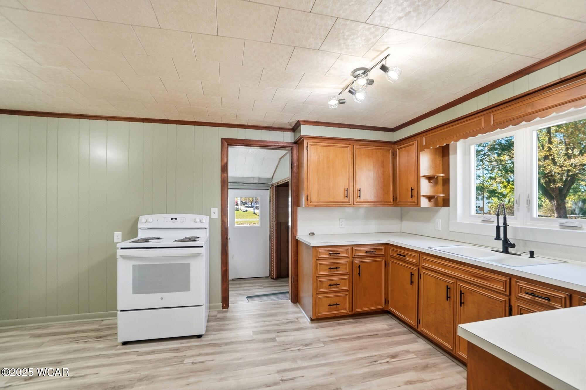 112 Railroad Street, Middle Point, Ohio