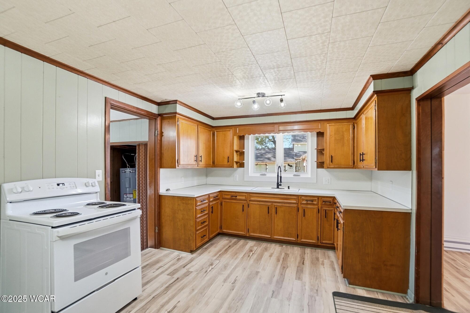 112 Railroad Street, Middle Point, Ohio