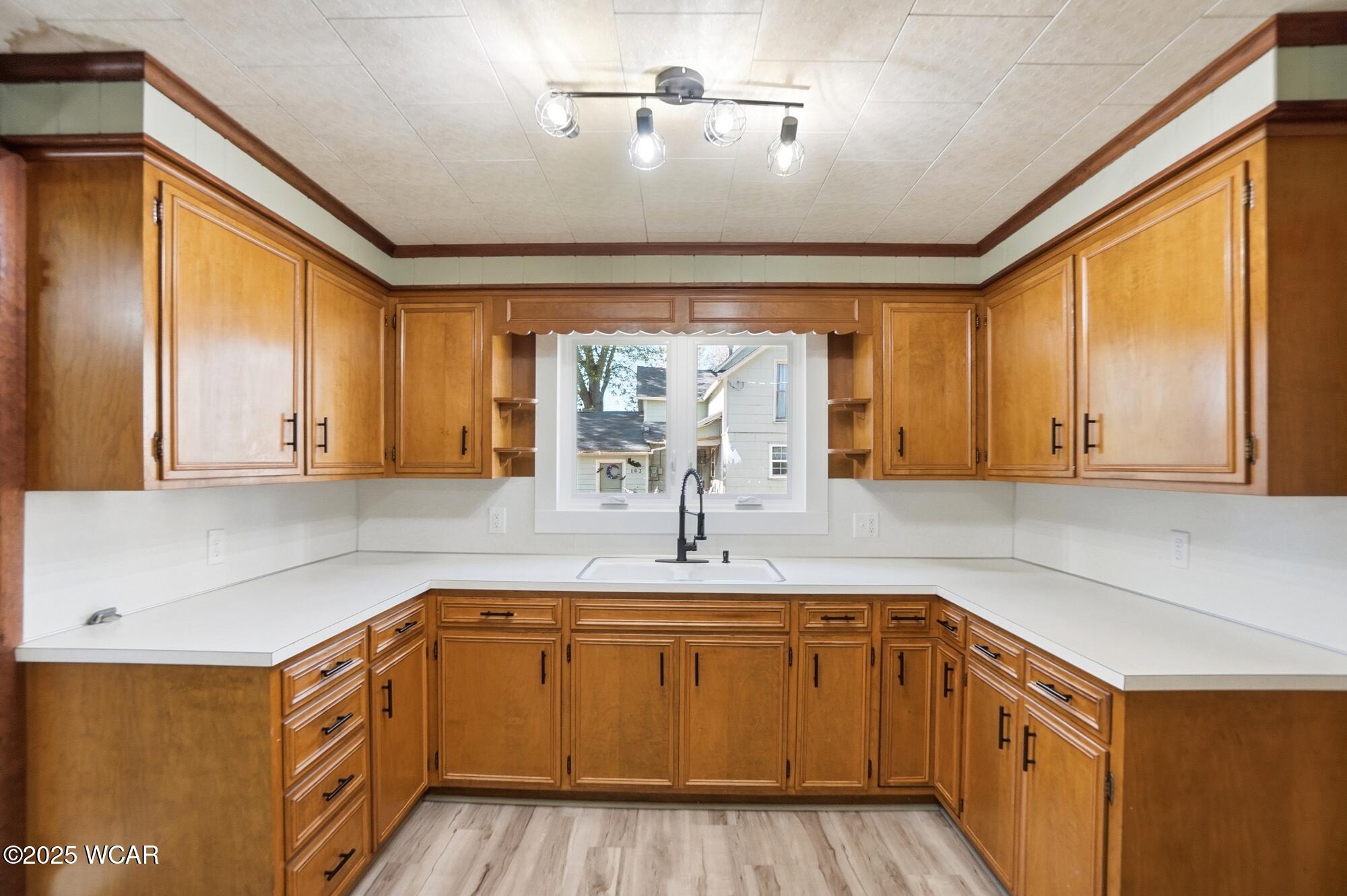 112 Railroad Street, Middle Point, Ohio