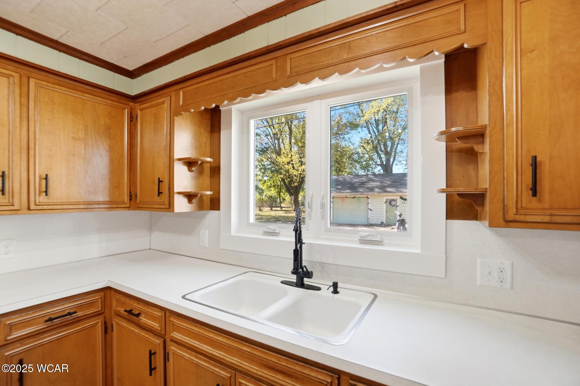 112 Railroad Street, Middle Point, Ohio