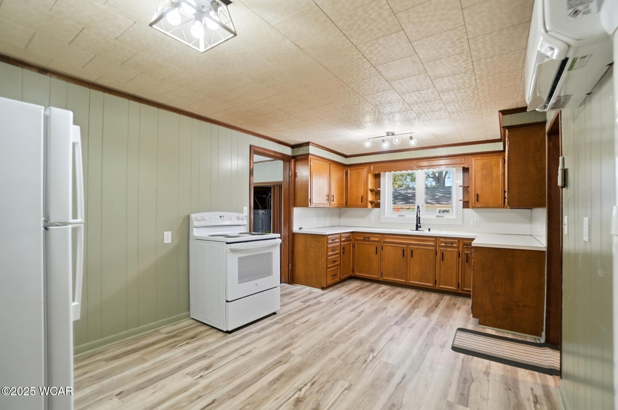 112 Railroad Street, Middle Point, Ohio