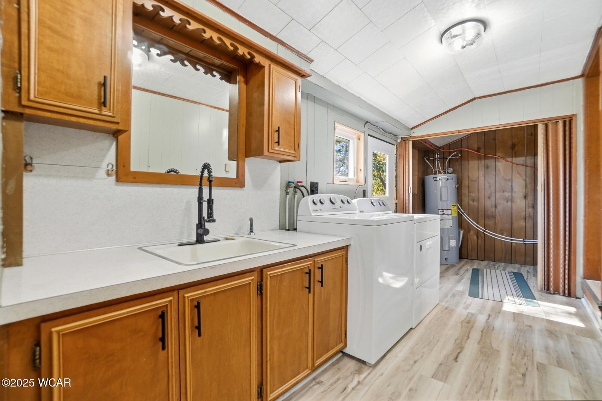 112 Railroad Street, Middle Point, Ohio