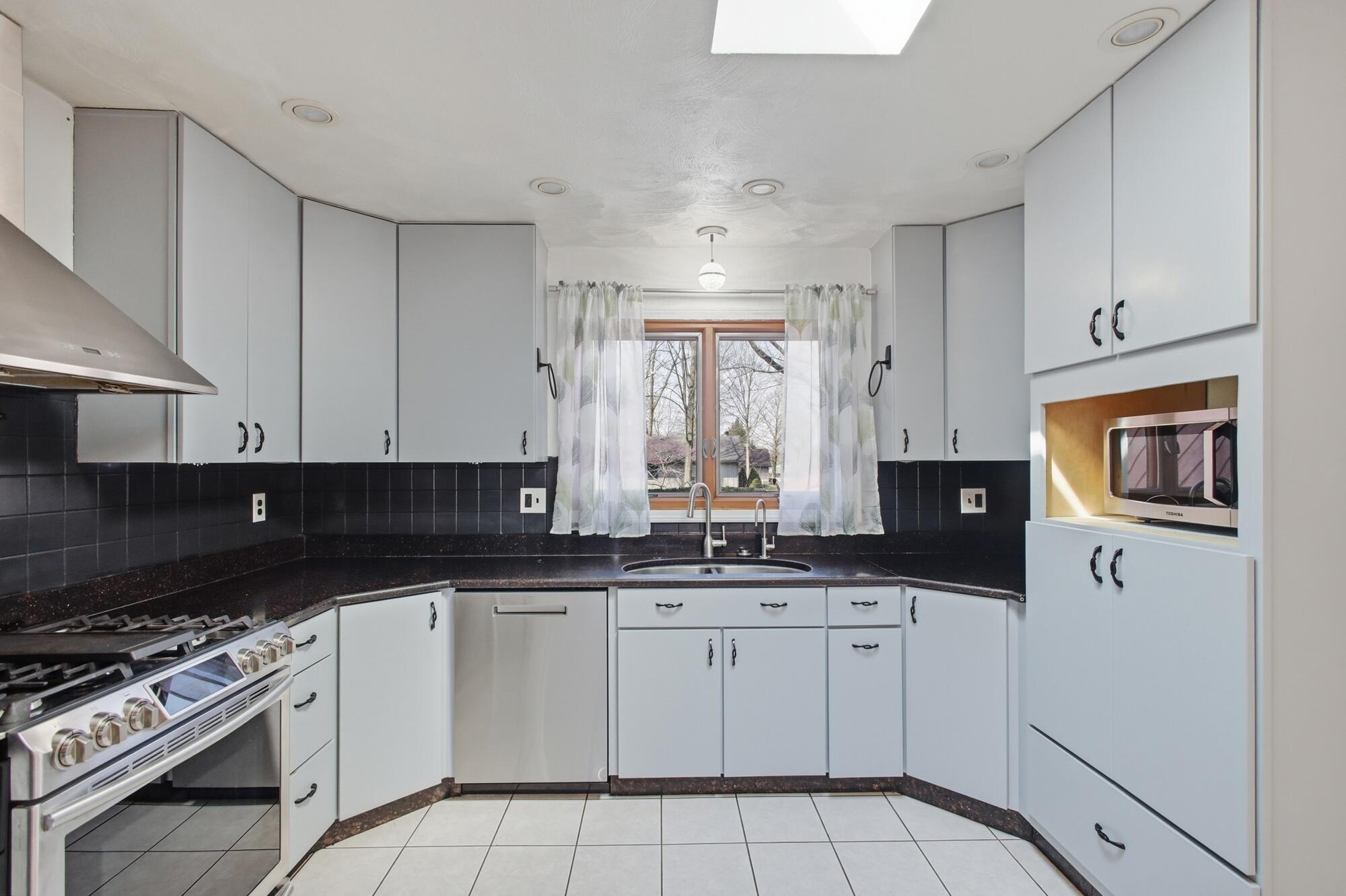 438 Merrick Drive, Beavercreek, Ohio 45434