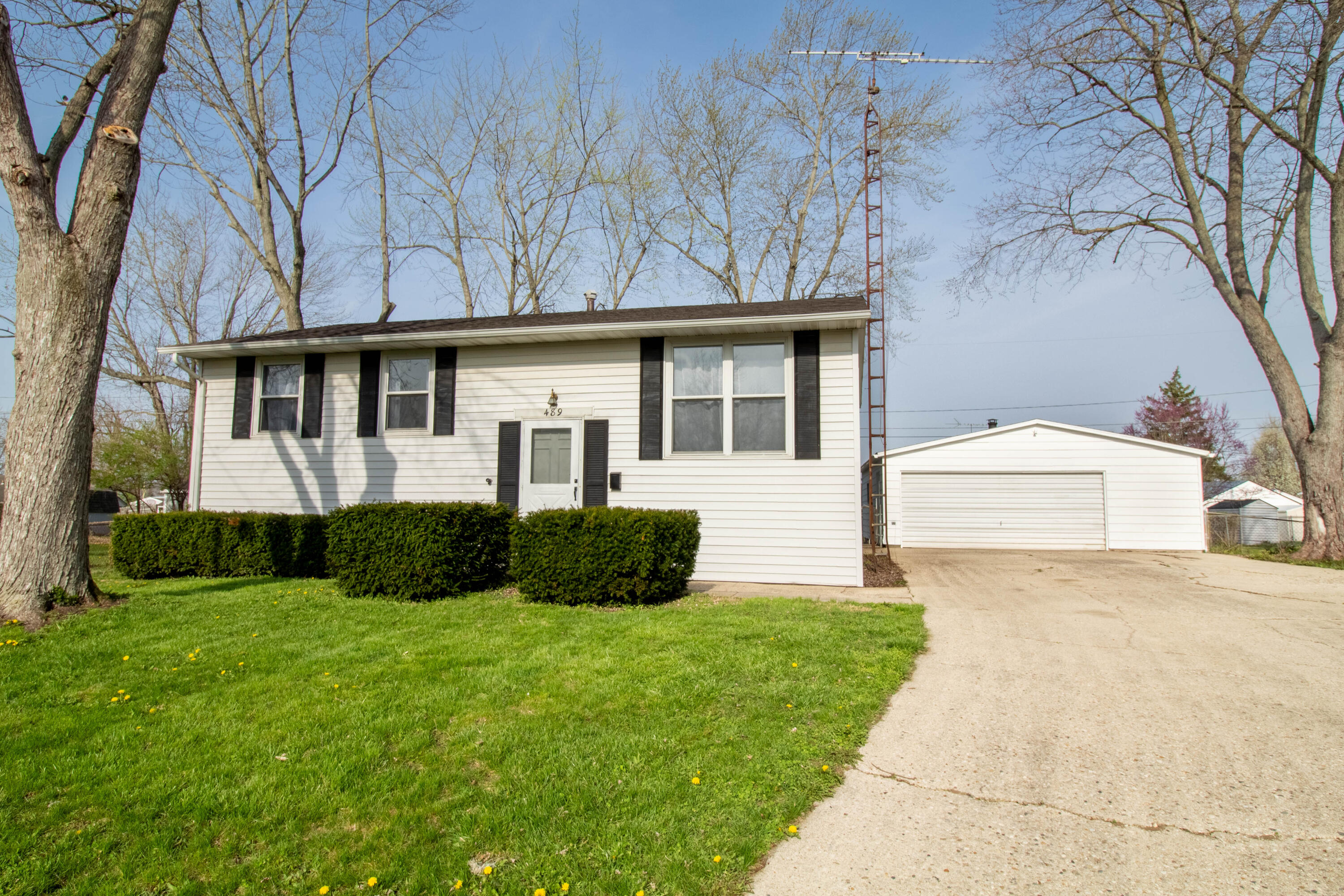 489 Caldwell Circle, New Carlisle, Ohio 45344