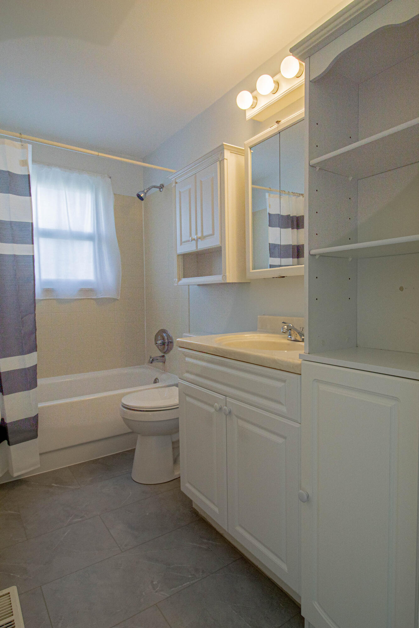 489 Caldwell Circle, New Carlisle, Ohio 45344