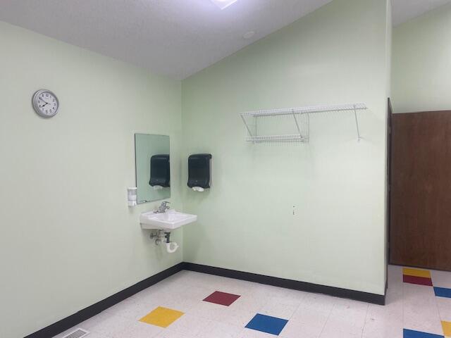 1932 Charledon Avenue, Lima, Ohio 45804