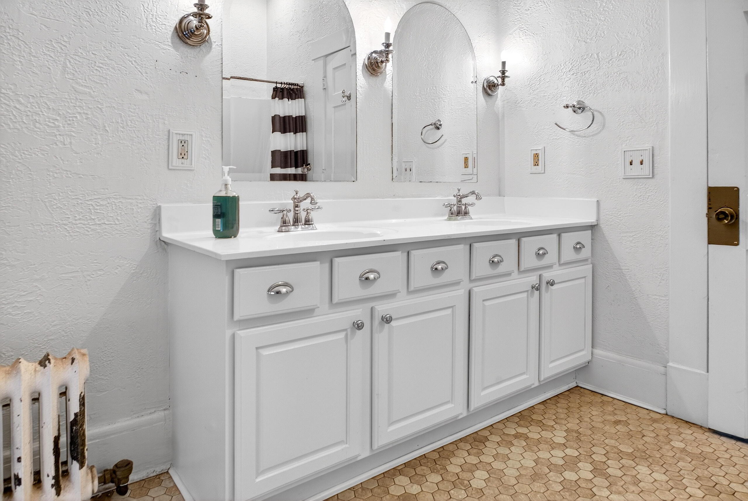 1115 Oakwood Avenue, Oakwood, Ohio 45419