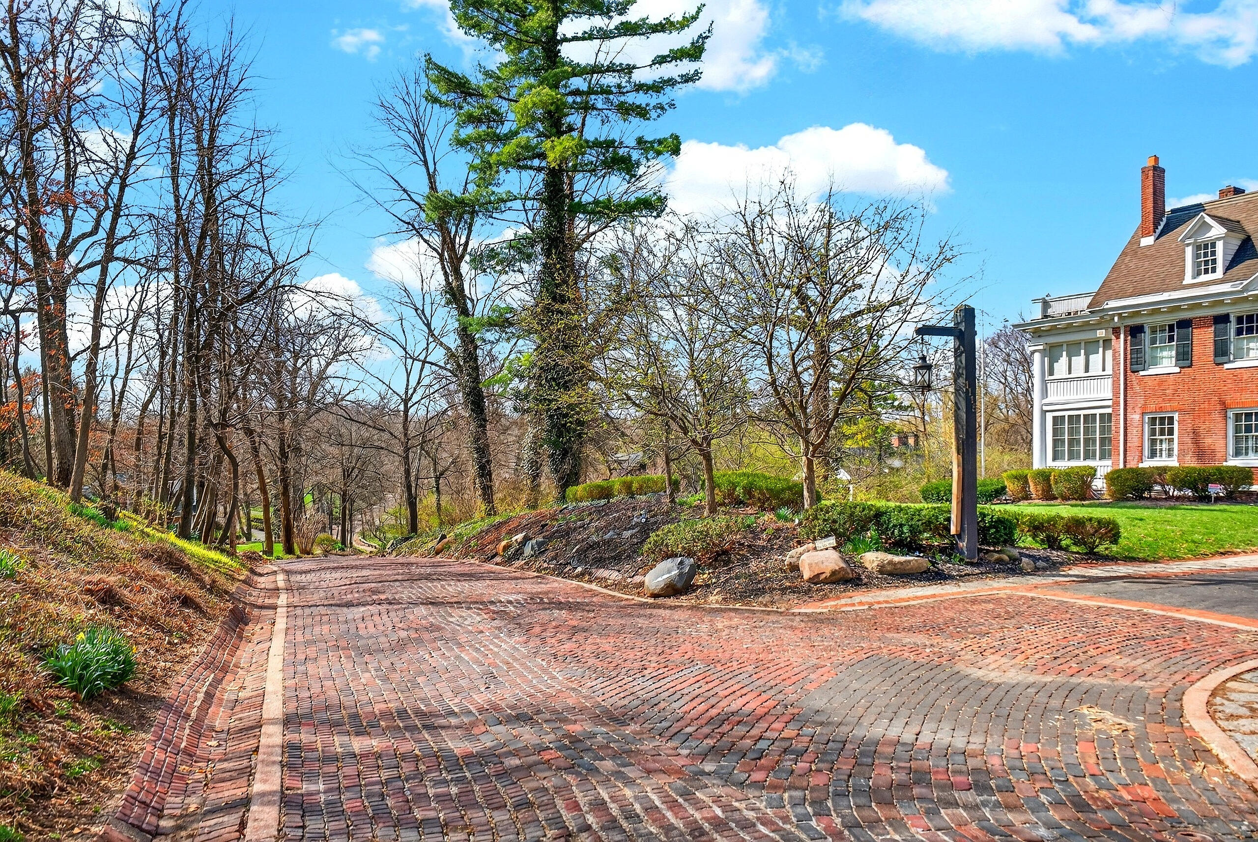 1115 Oakwood Avenue, Oakwood, Ohio 45419