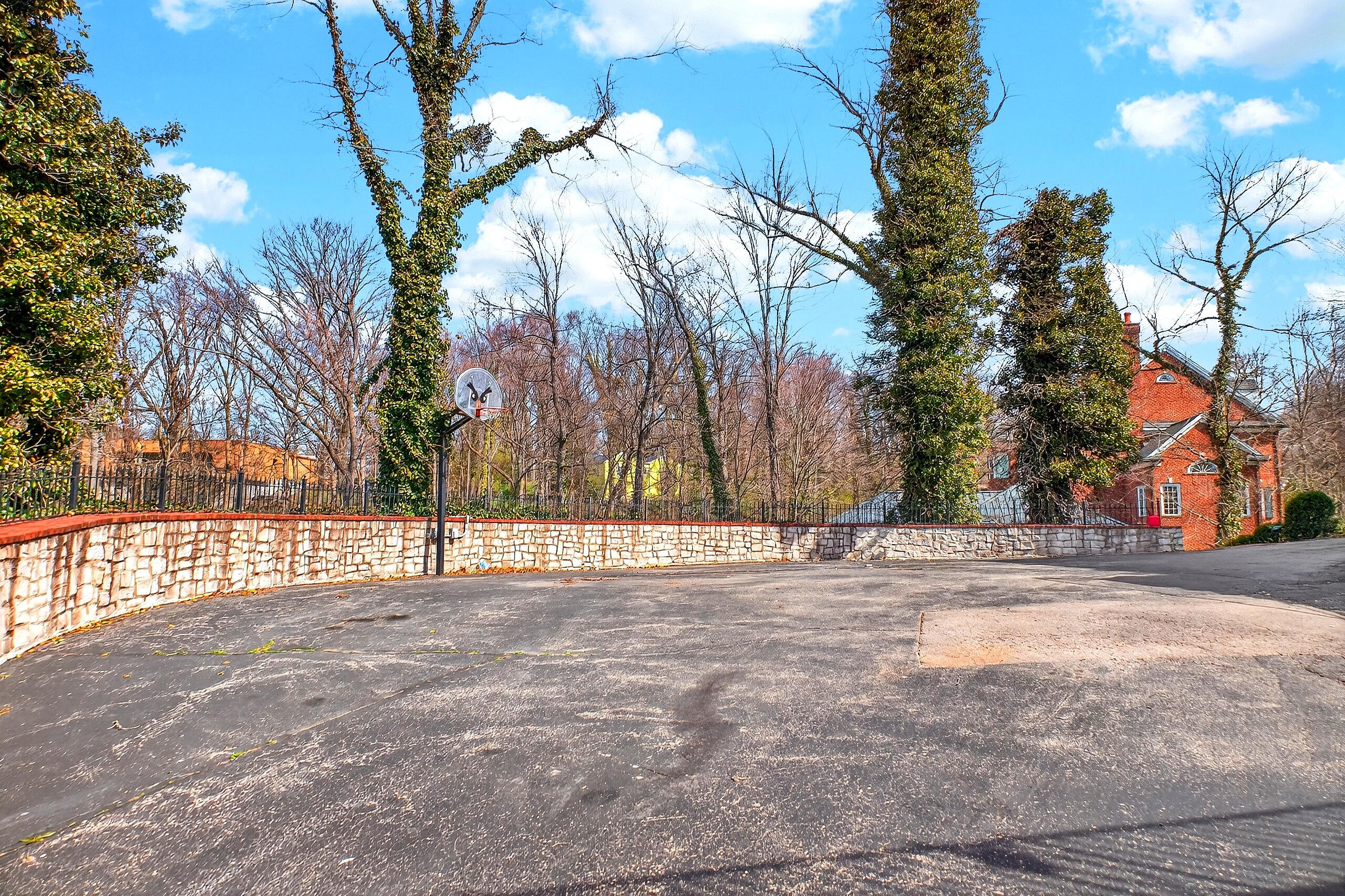 1115 Oakwood Avenue, Oakwood, Ohio 45419