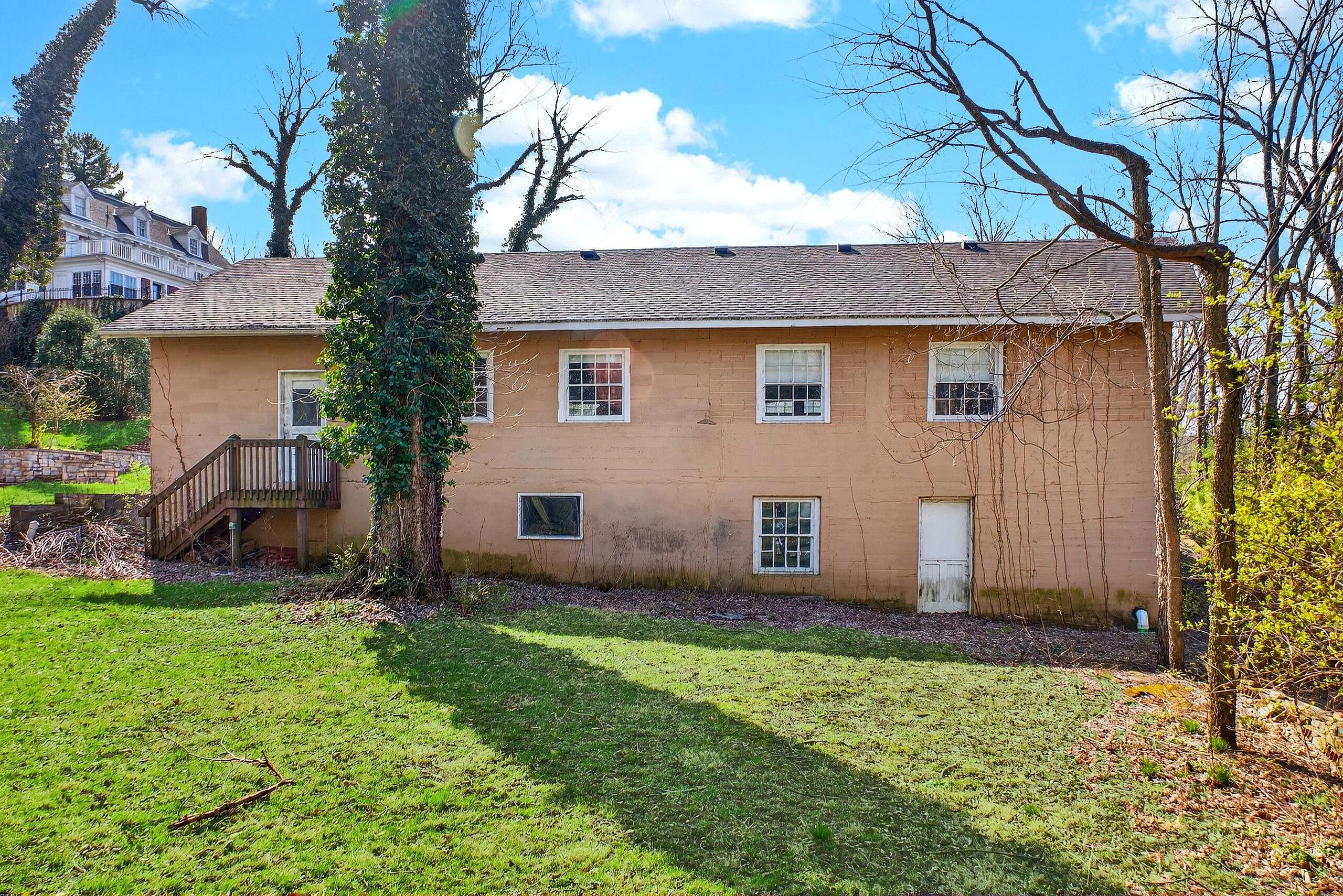 1115 Oakwood Avenue, Oakwood, Ohio 45419