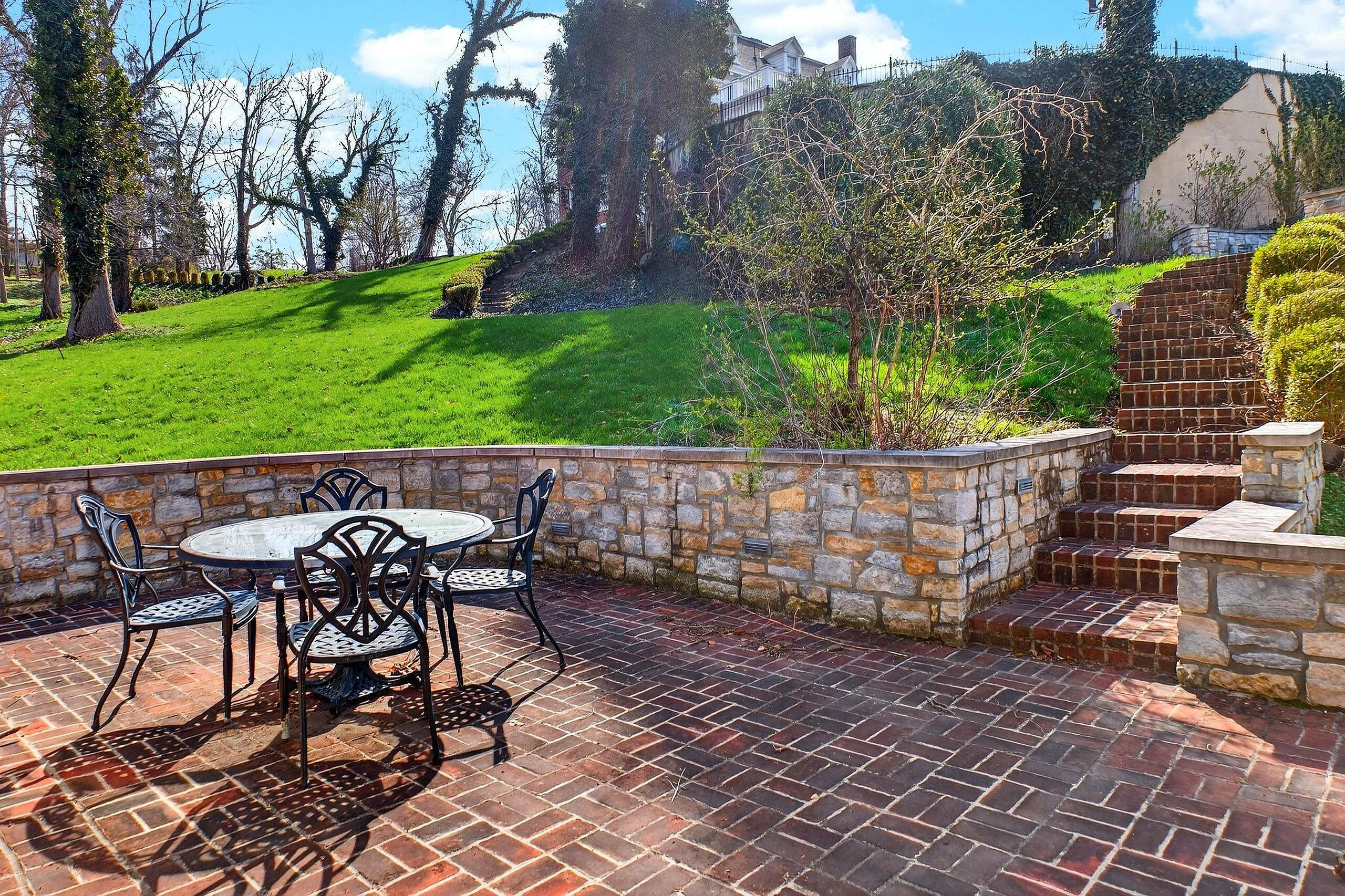 1115 Oakwood Avenue, Oakwood, Ohio 45419