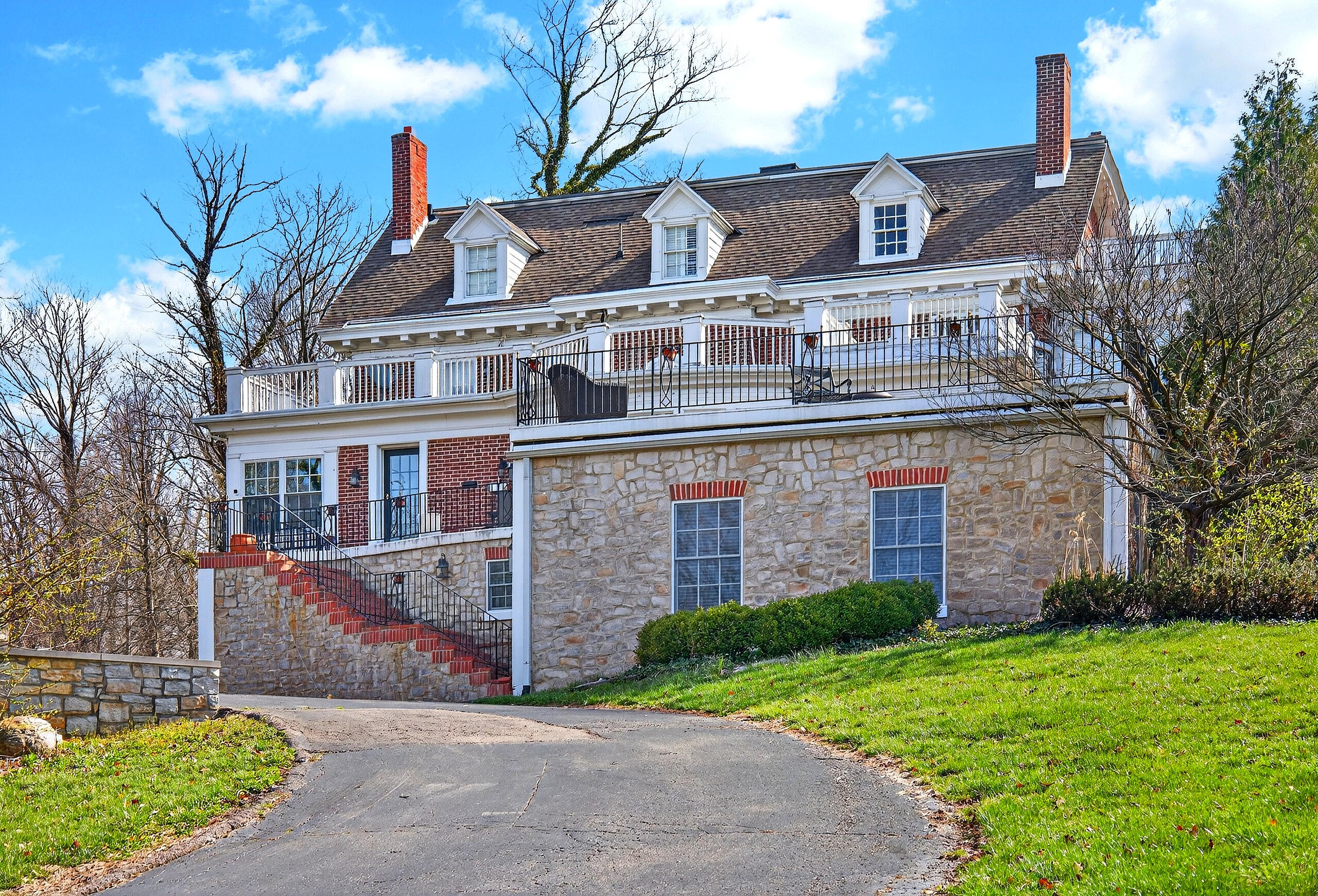 1115 Oakwood Avenue, Oakwood, Ohio 45419