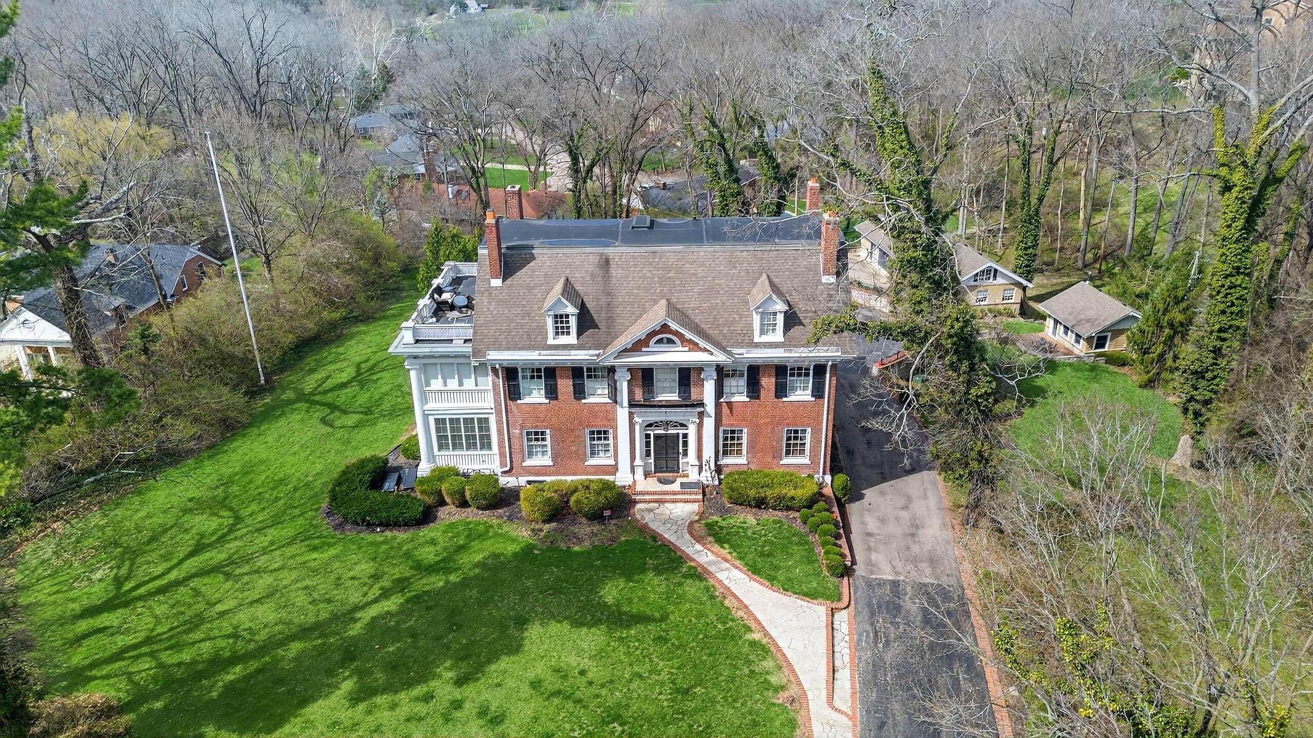 1115 Oakwood Avenue, Oakwood, Ohio 45419