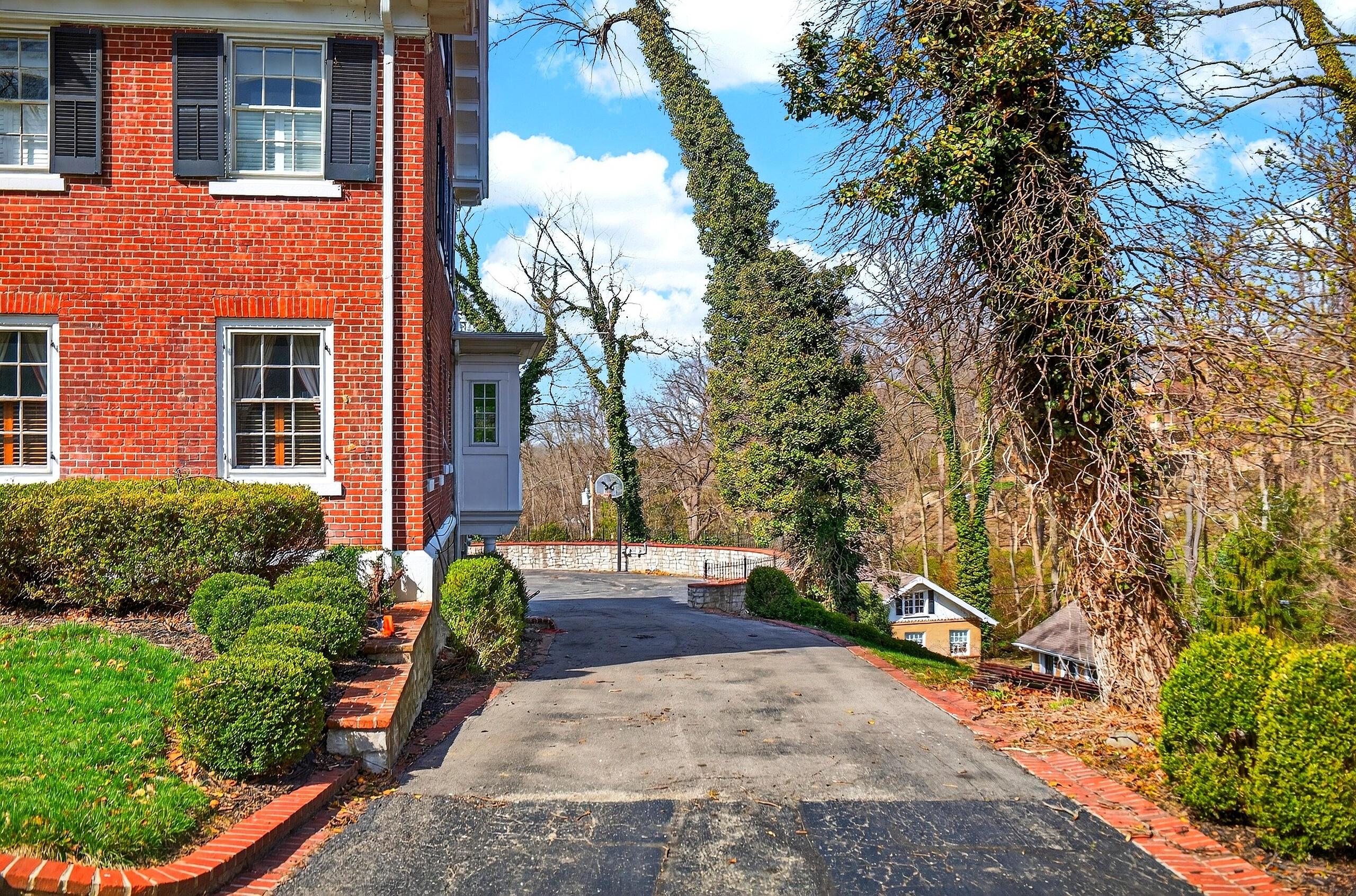 1115 Oakwood Avenue, Oakwood, Ohio 45419