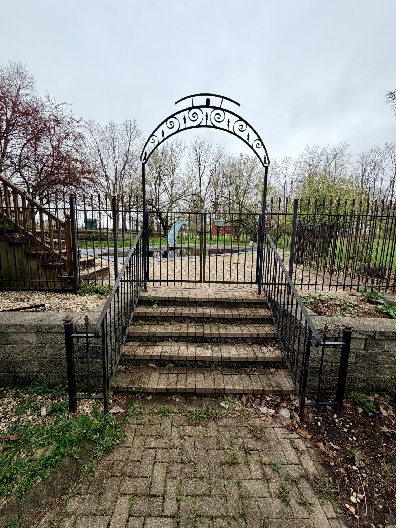 6215 New Carlisle Pike, Springfield, Ohio 45504