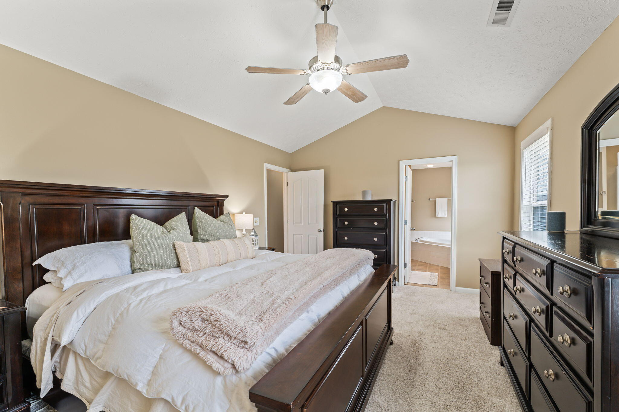 1371 Edinburgh Drive, Troy, Ohio 45373