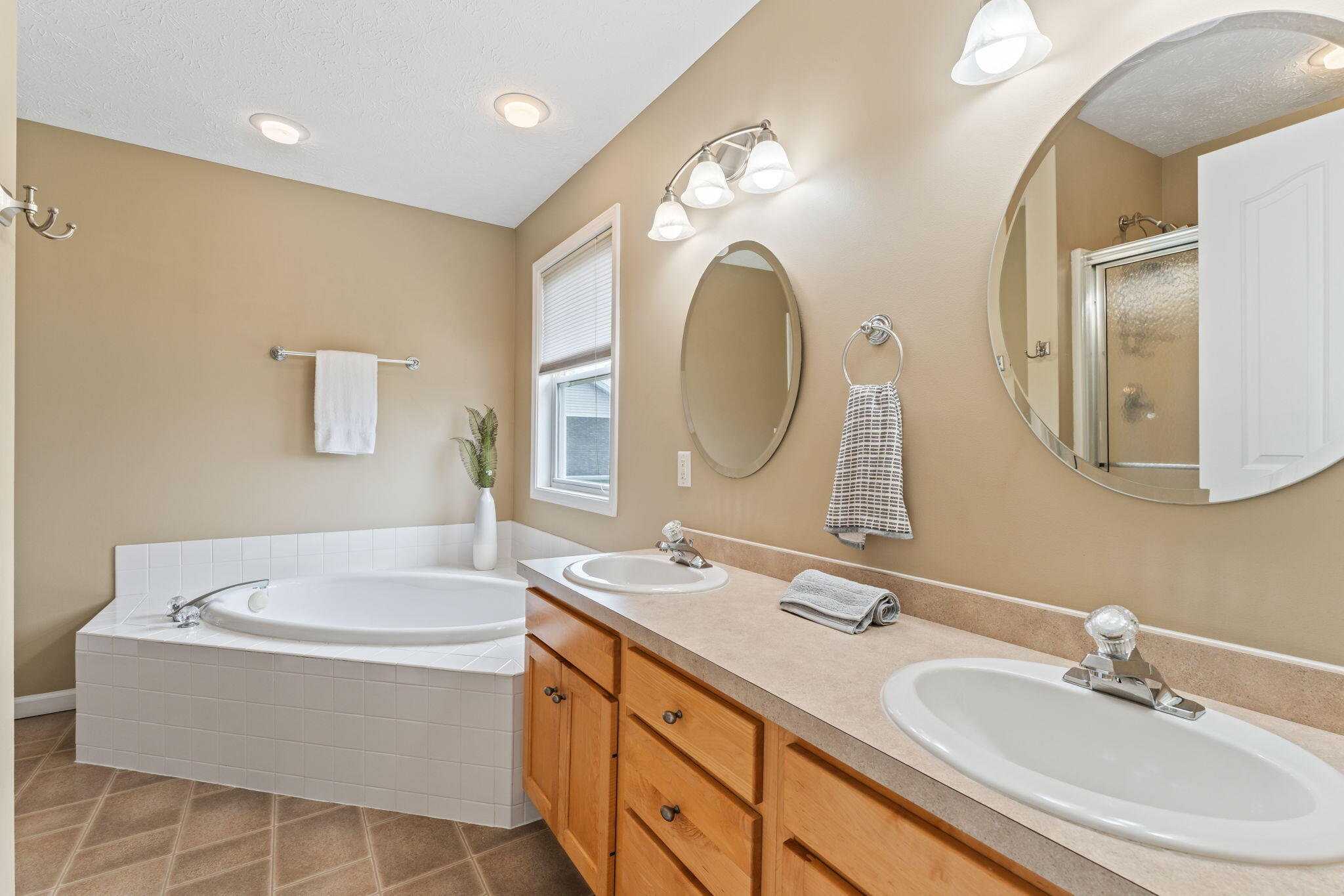 1371 Edinburgh Drive, Troy, Ohio 45373