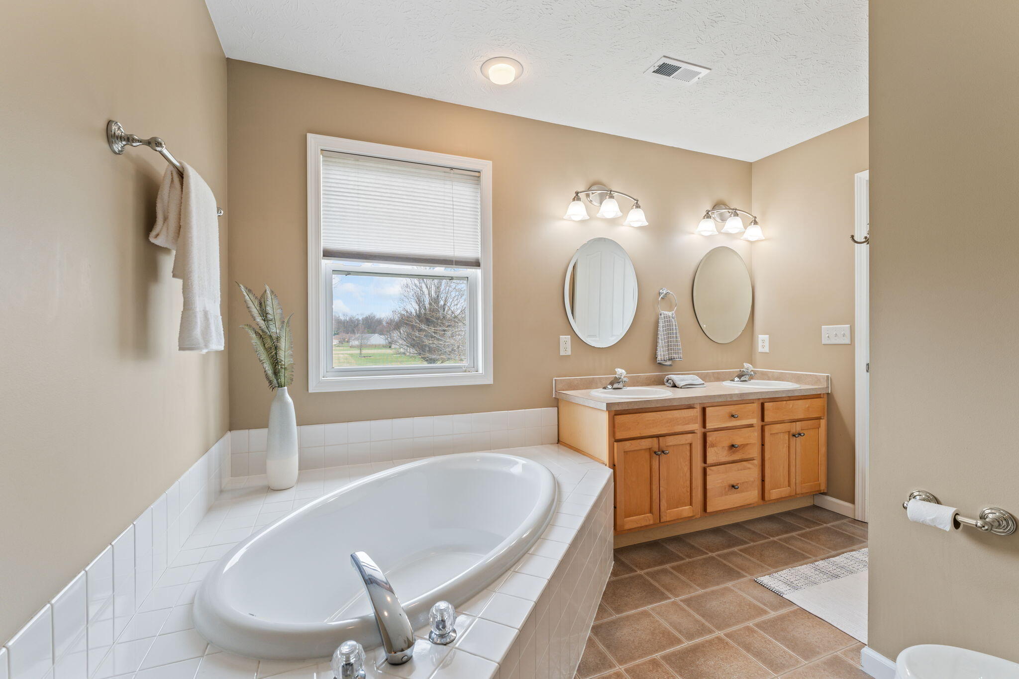 1371 Edinburgh Drive, Troy, Ohio 45373