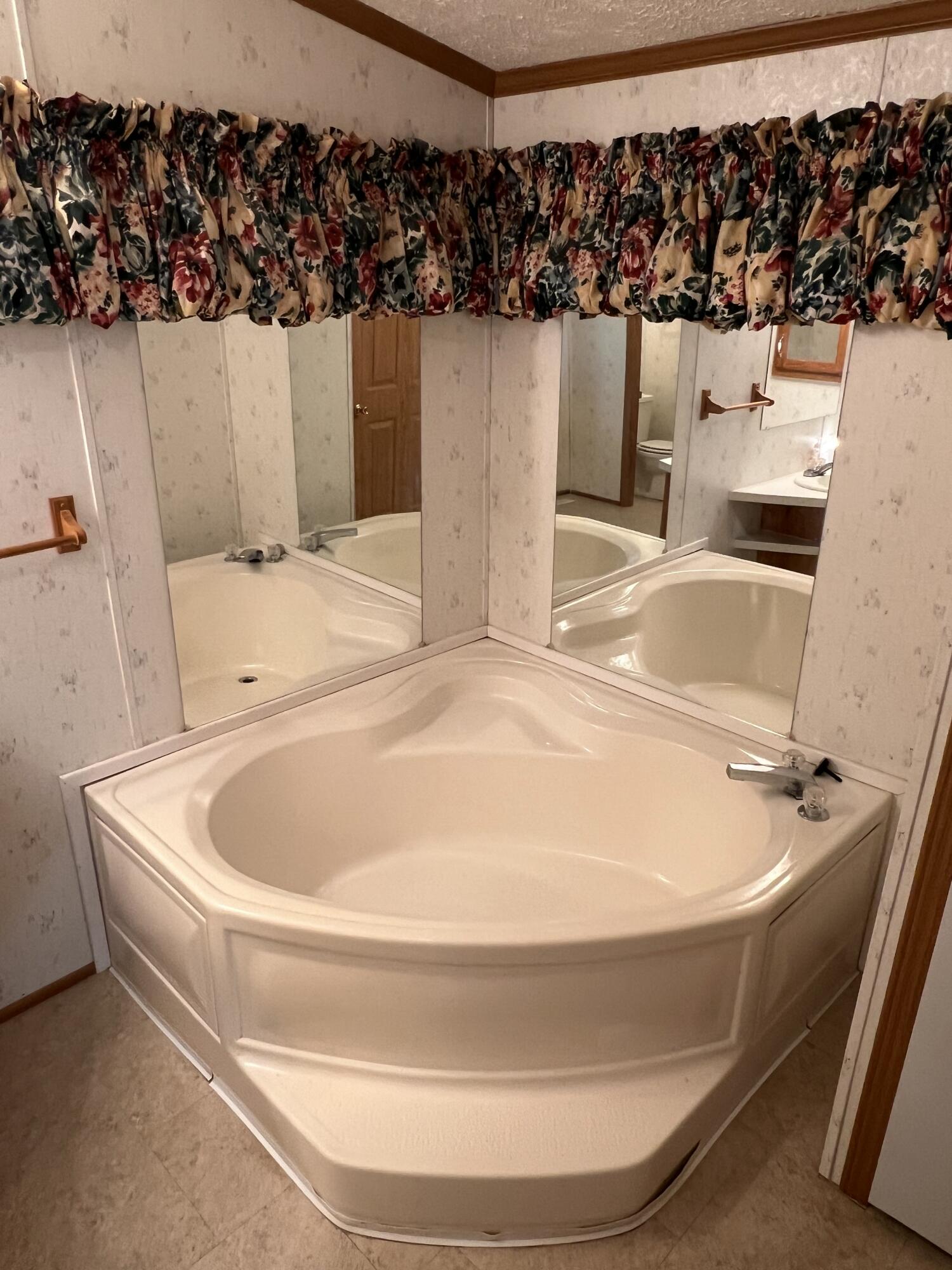 22 Sunset Drive, Springfield, Ohio 45504