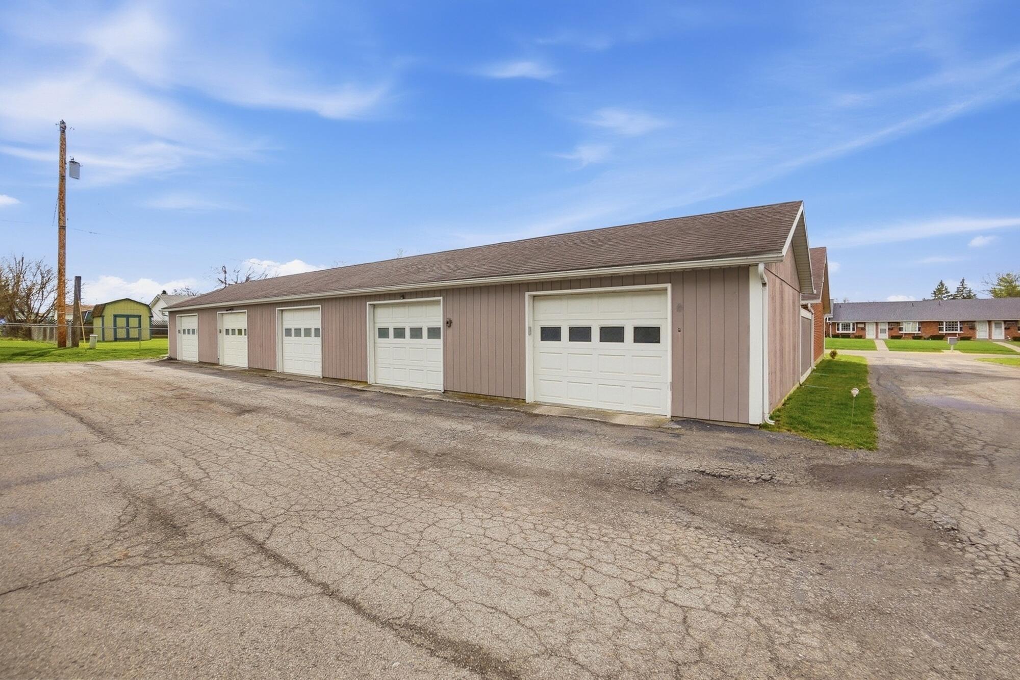 1052 Cheyenne Avenue, Springfield, Ohio 45503