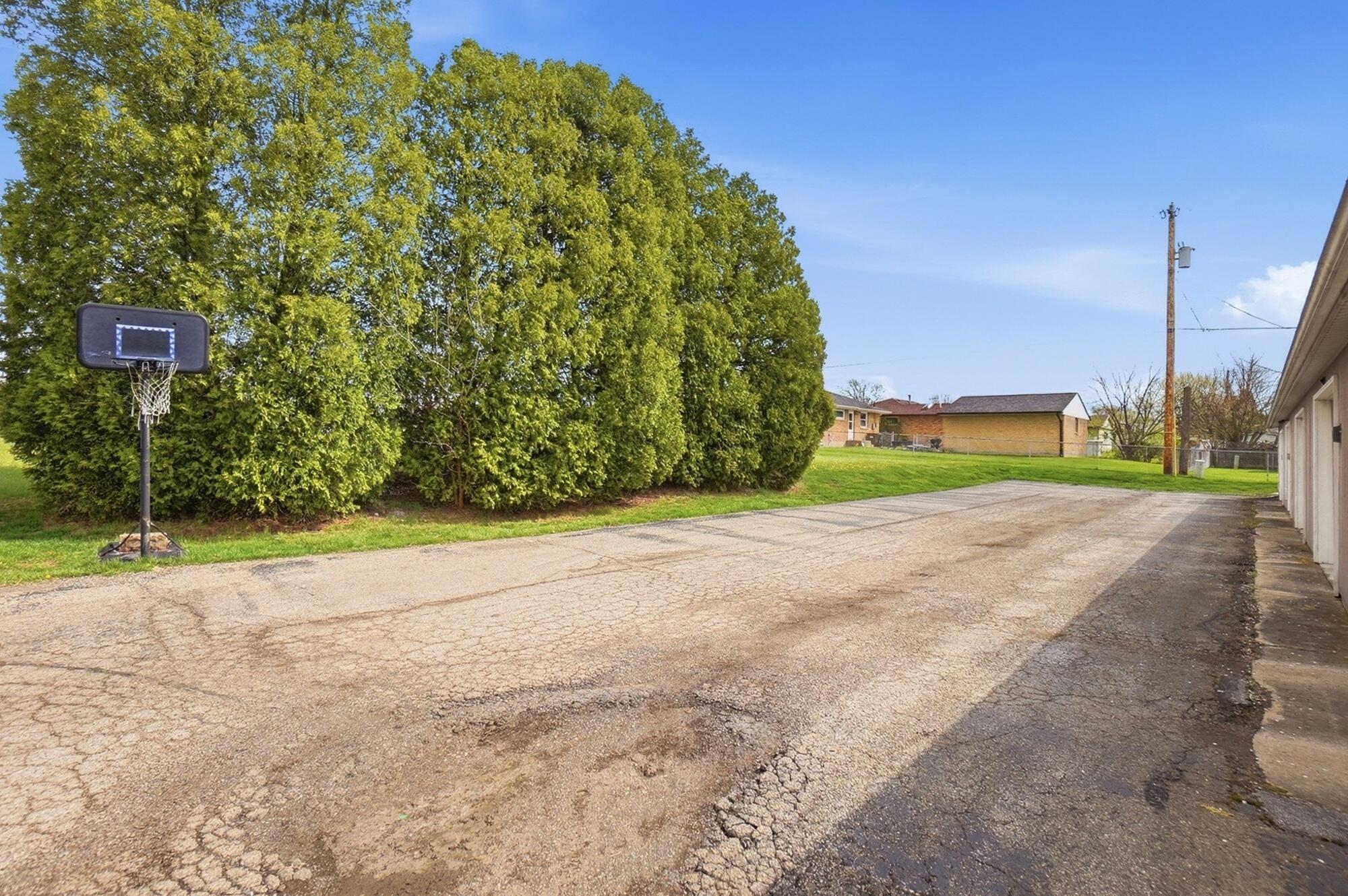 1052 Cheyenne Avenue, Springfield, Ohio 45503