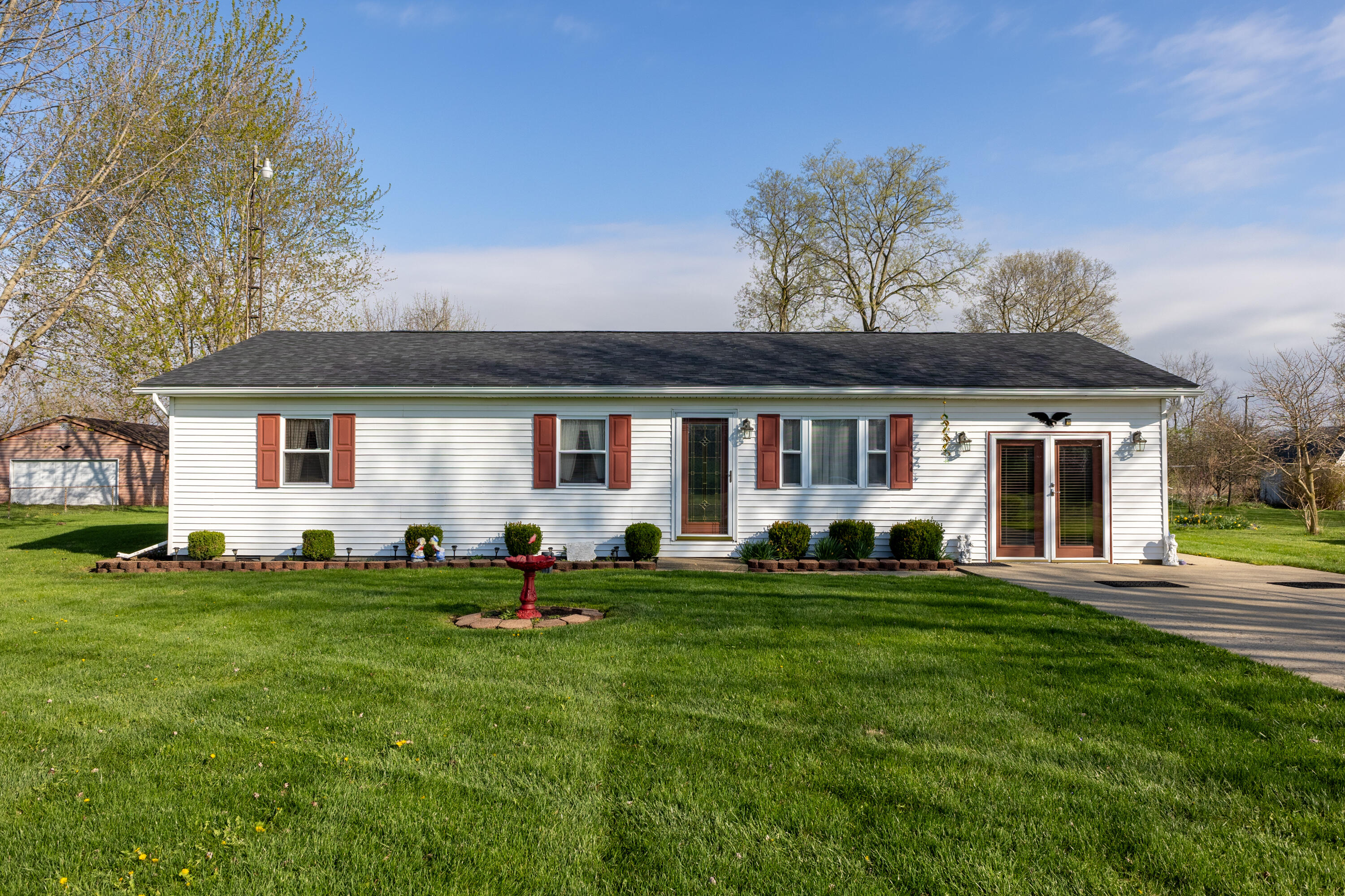 4141 Russia Houston Road, Houston, Ohio 45333