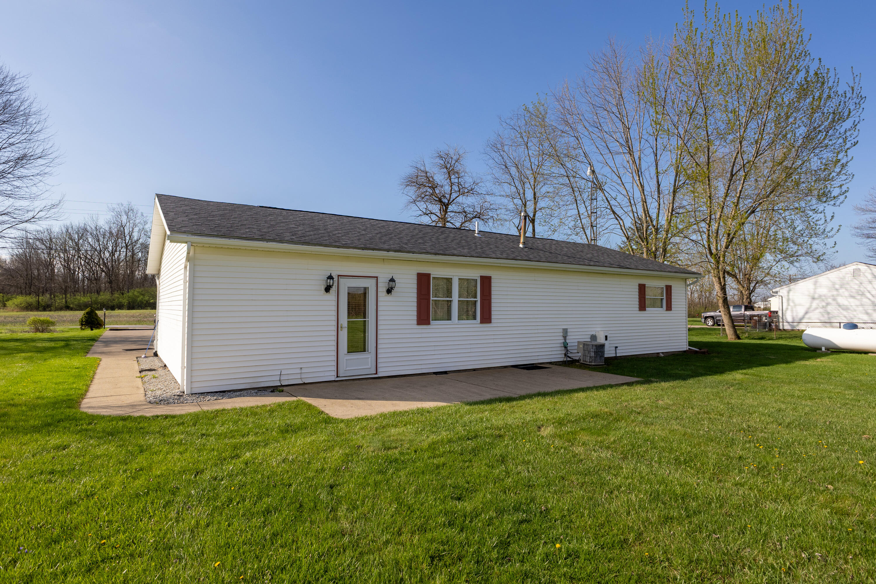 4141 Russia Houston Road, Houston, Ohio 45333