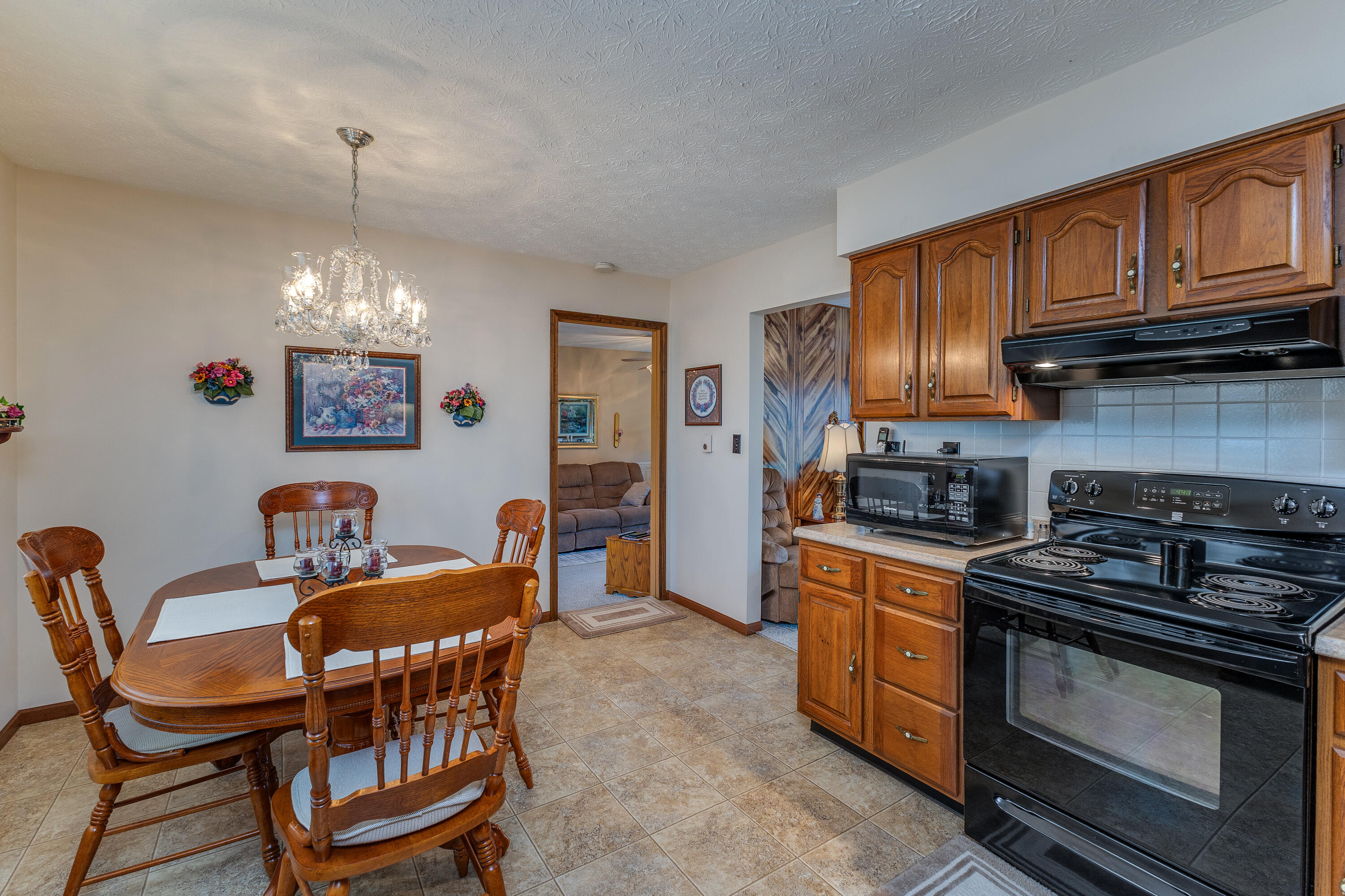 4141 Russia Houston Road, Houston, Ohio 45333