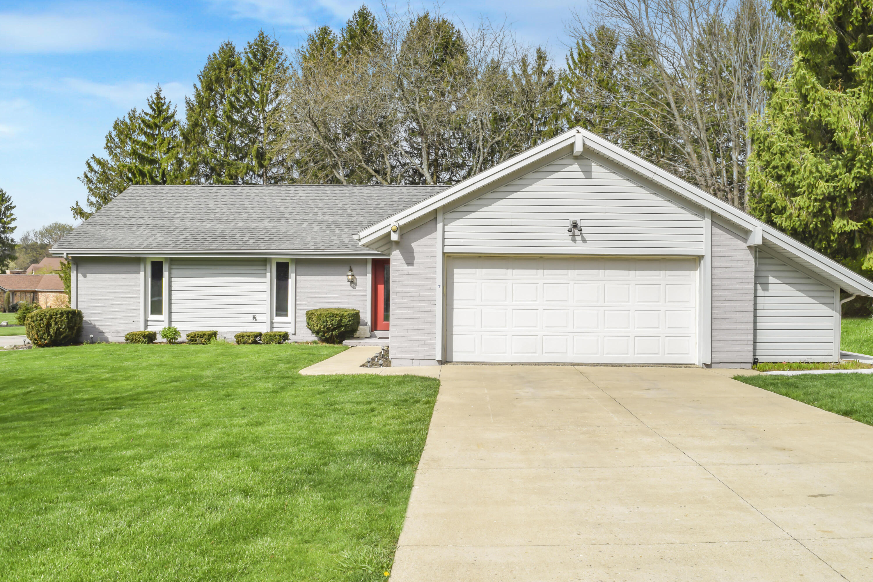 28 Rue Saint Clair Drive, Urbana, Ohio 43078