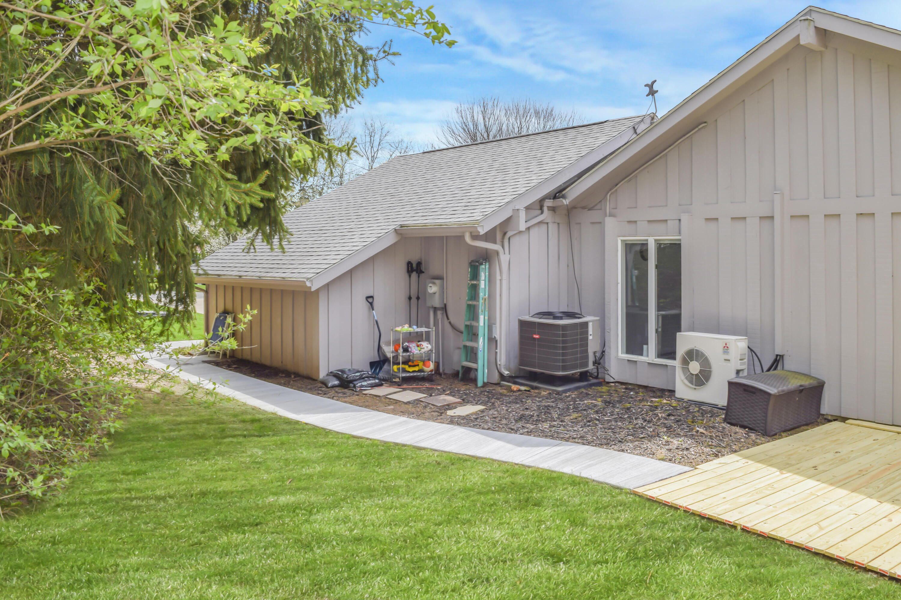 28 Rue Saint Clair Drive, Urbana, Ohio 43078