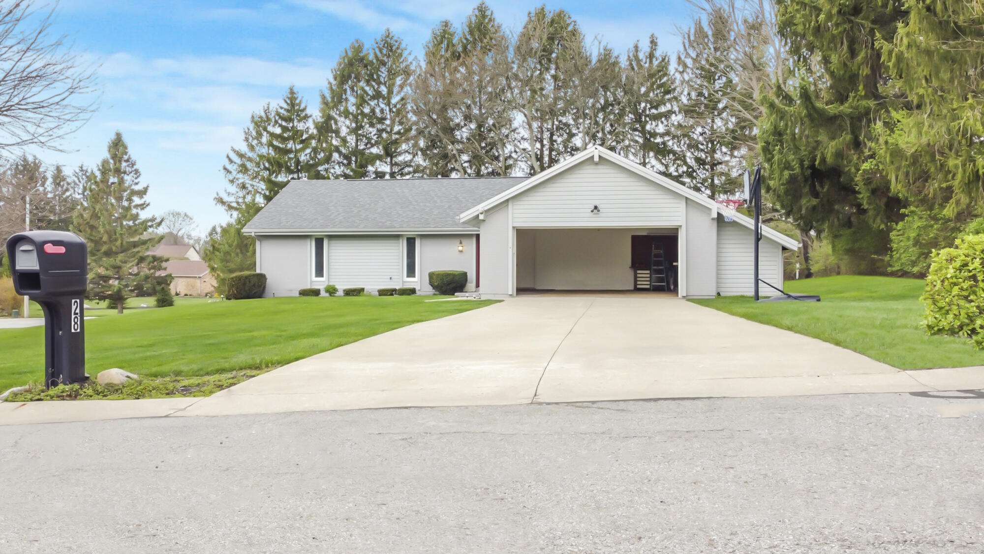 28 Rue Saint Clair Drive, Urbana, Ohio 43078