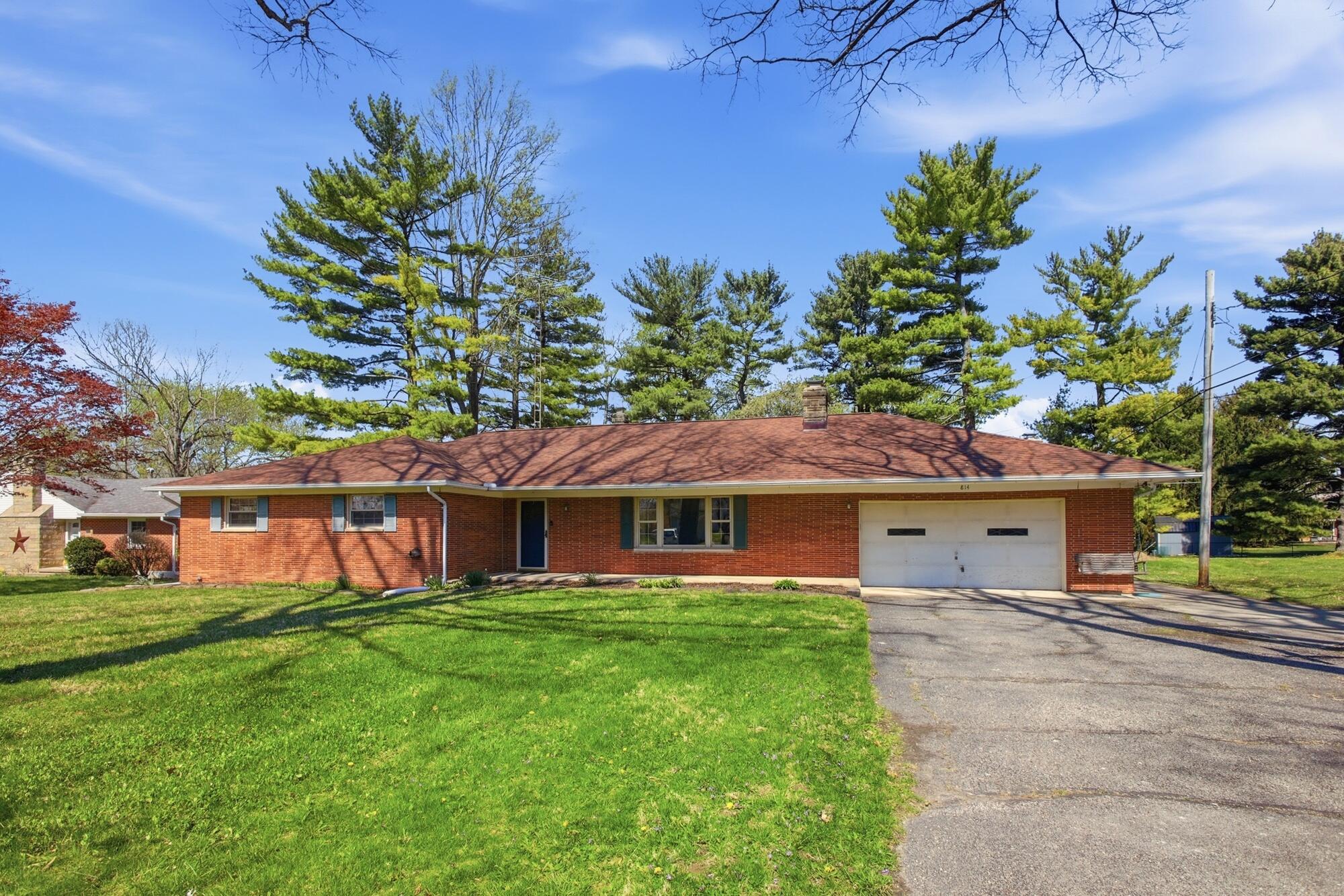 814 Wellington Drive, Springfield, Ohio 45506